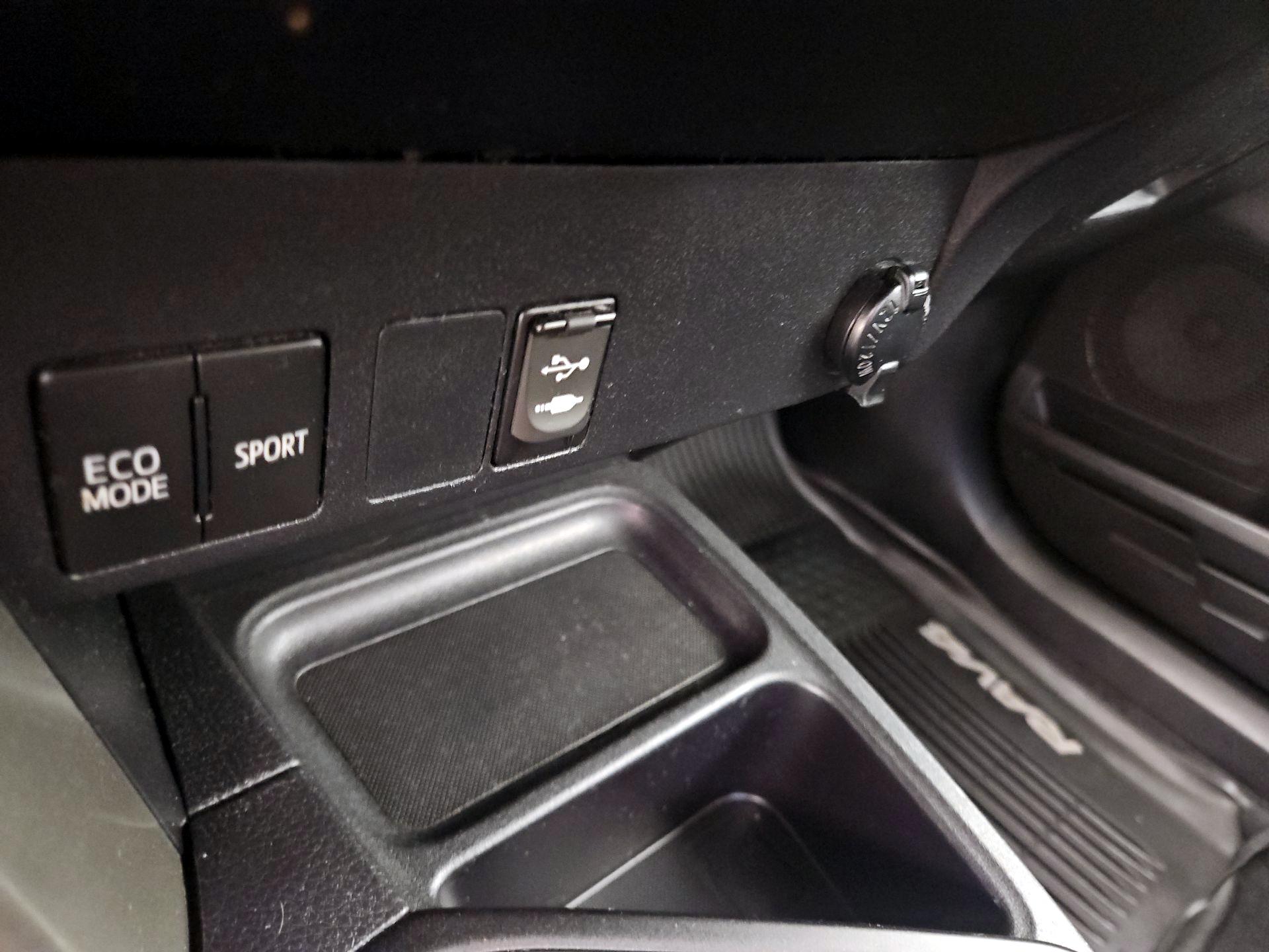 Thumbnail: 2018 Toyota RAV4 - 18