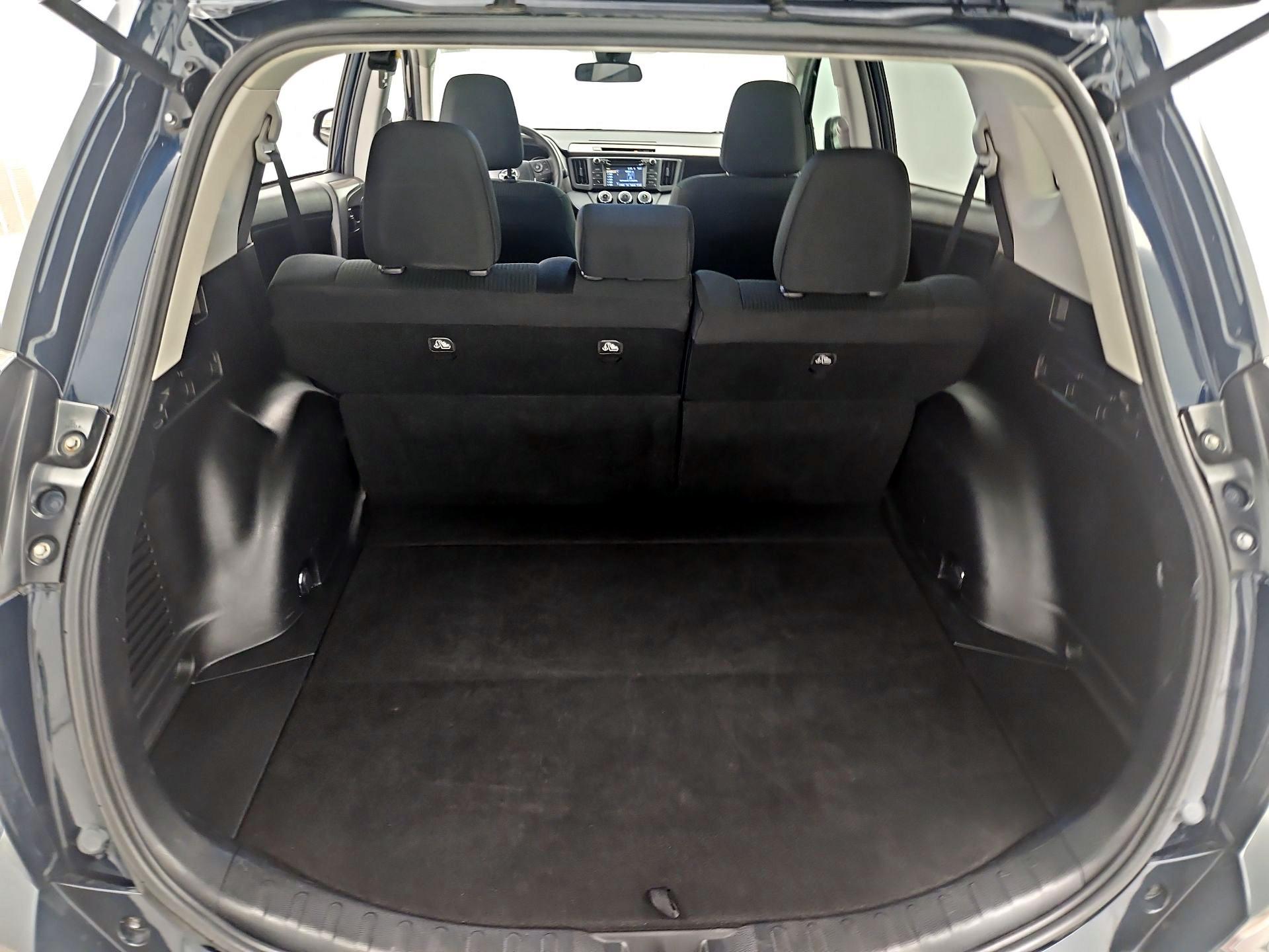 Thumbnail: 2018 Toyota RAV4 - 20