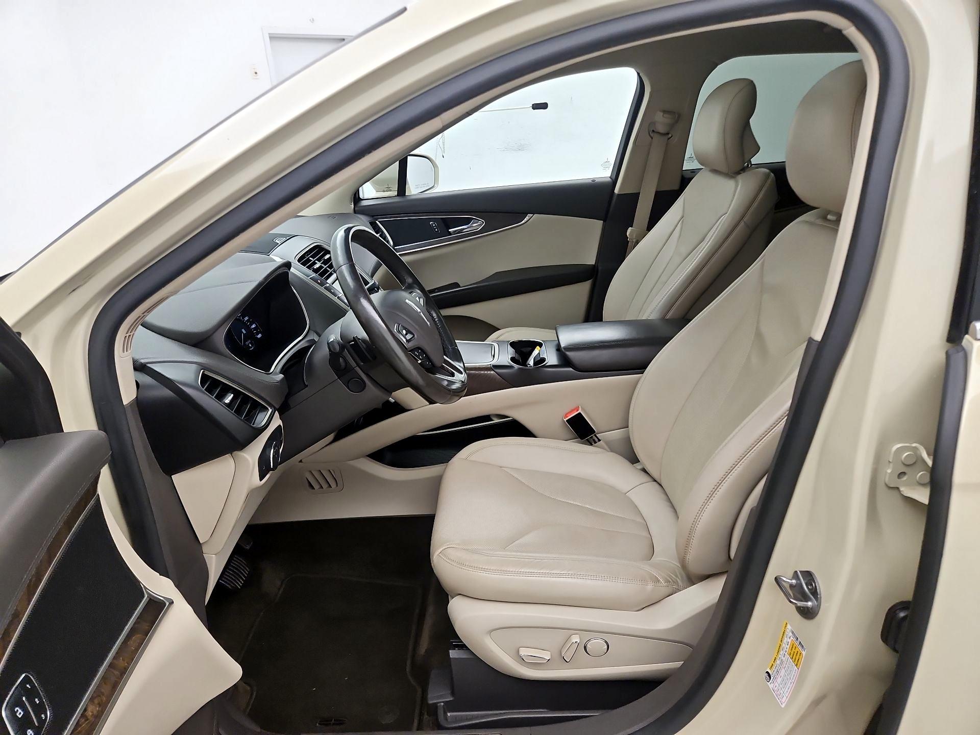 Thumbnail: 2016 Lincoln MKX - 11