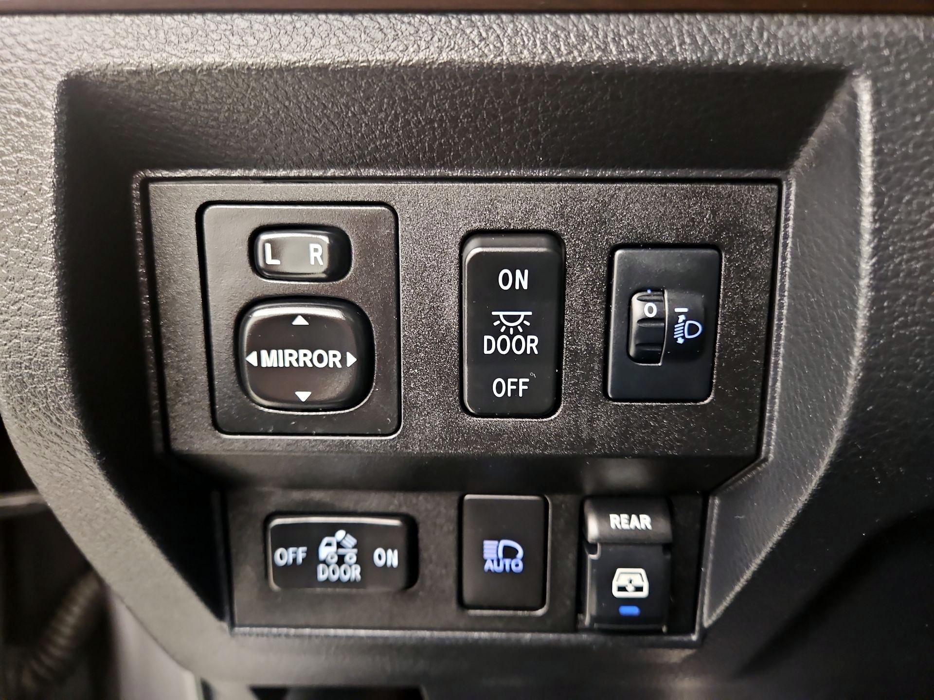 Thumbnail: 2018 Toyota Tundra - 13