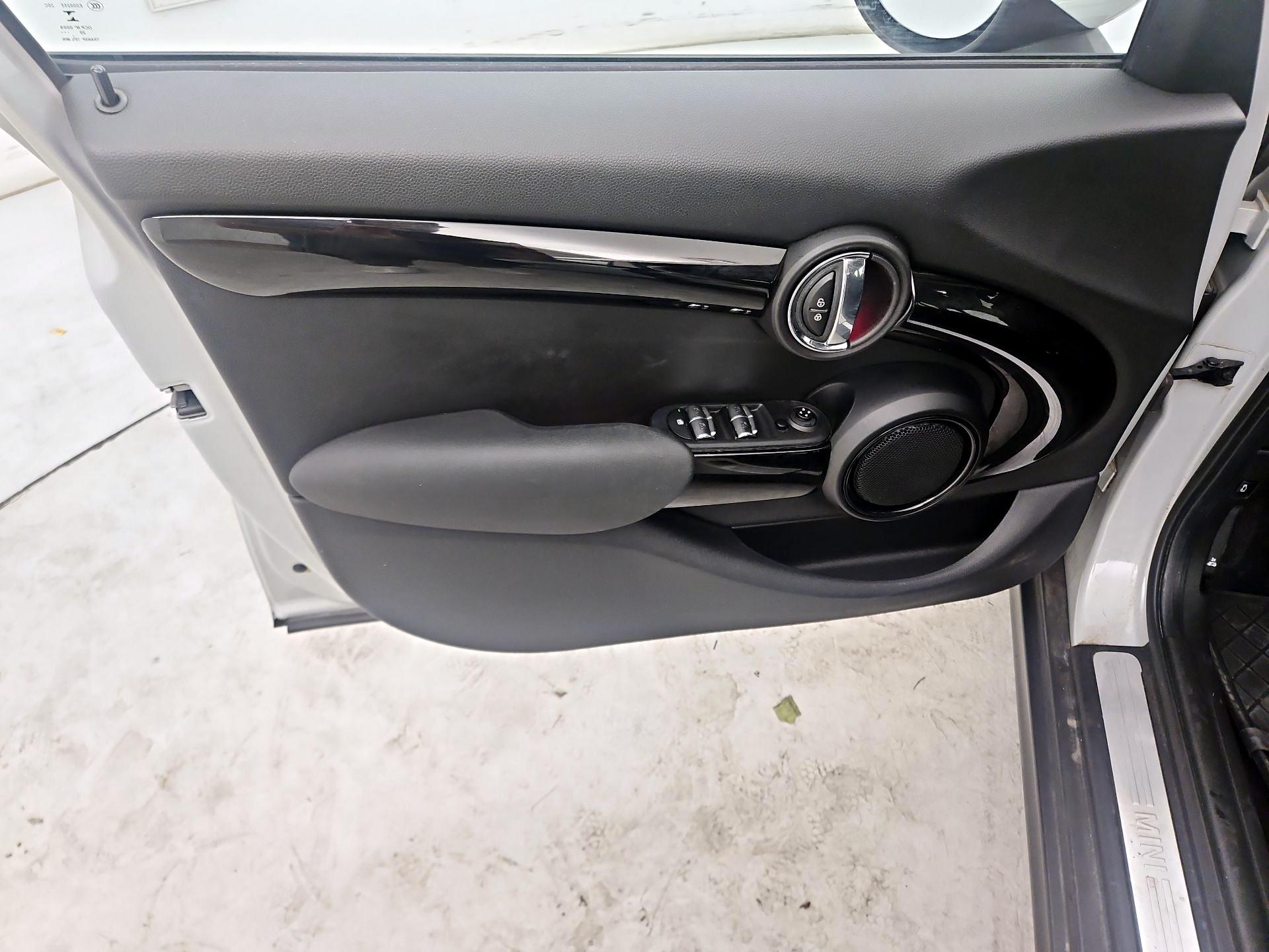 Thumbnail: 2021 MINI Cooper Hardtop - 12