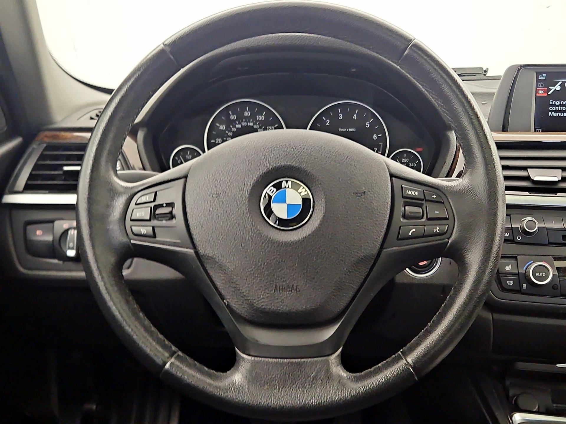 Thumbnail: 2015 BMW 3 Series - 10