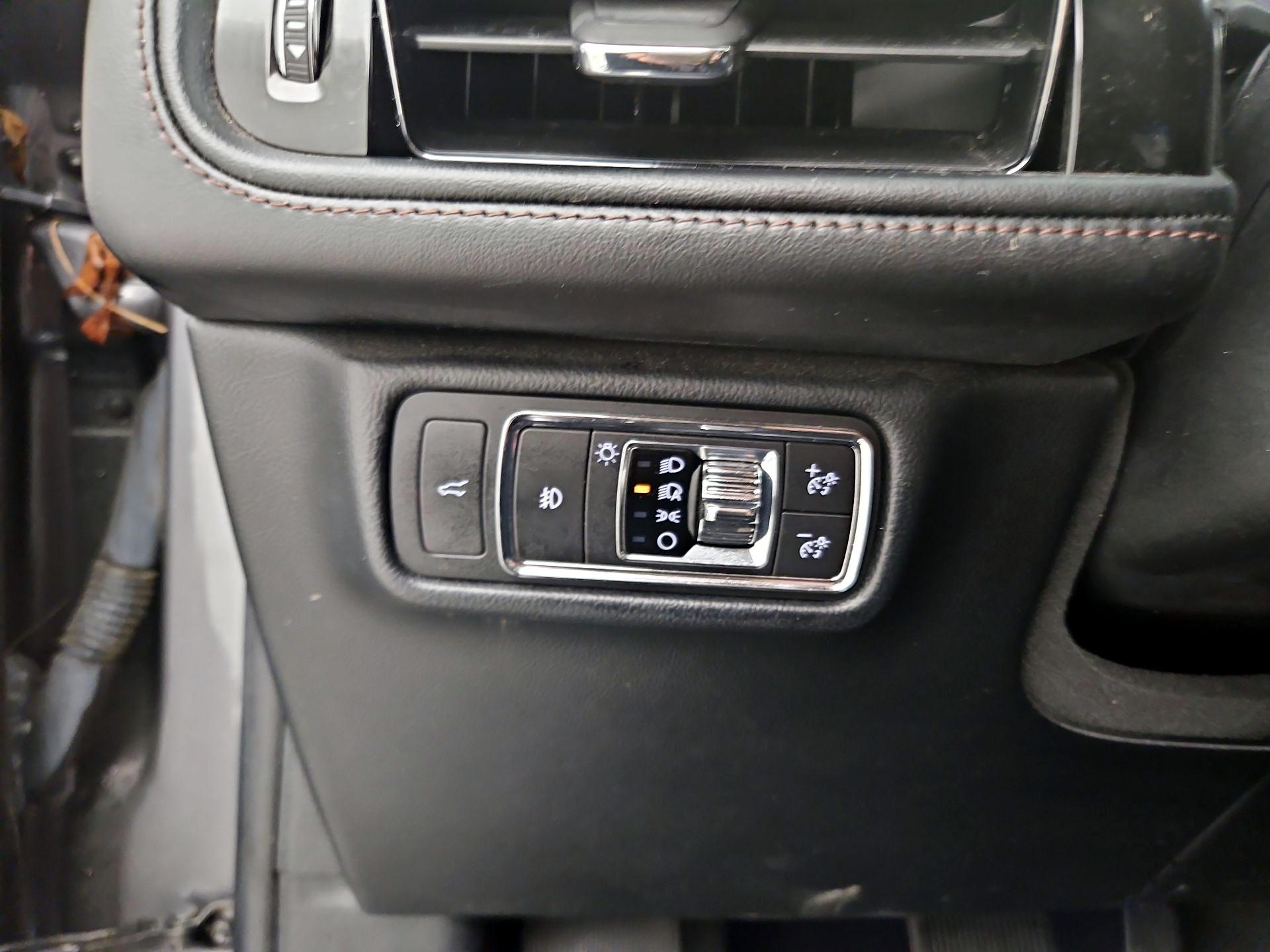 Thumbnail: 2021 Lincoln Aviator - 13