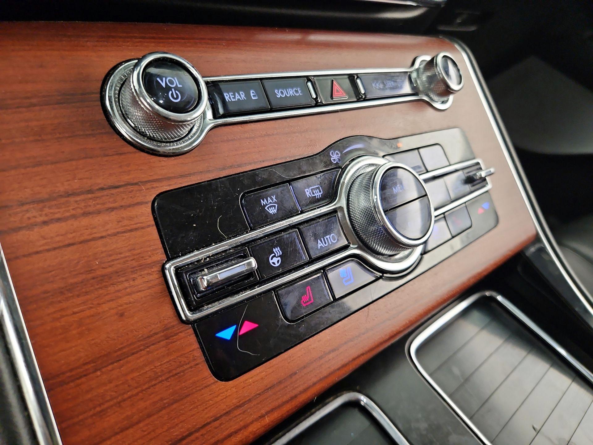 Thumbnail: 2021 Lincoln Aviator - 16