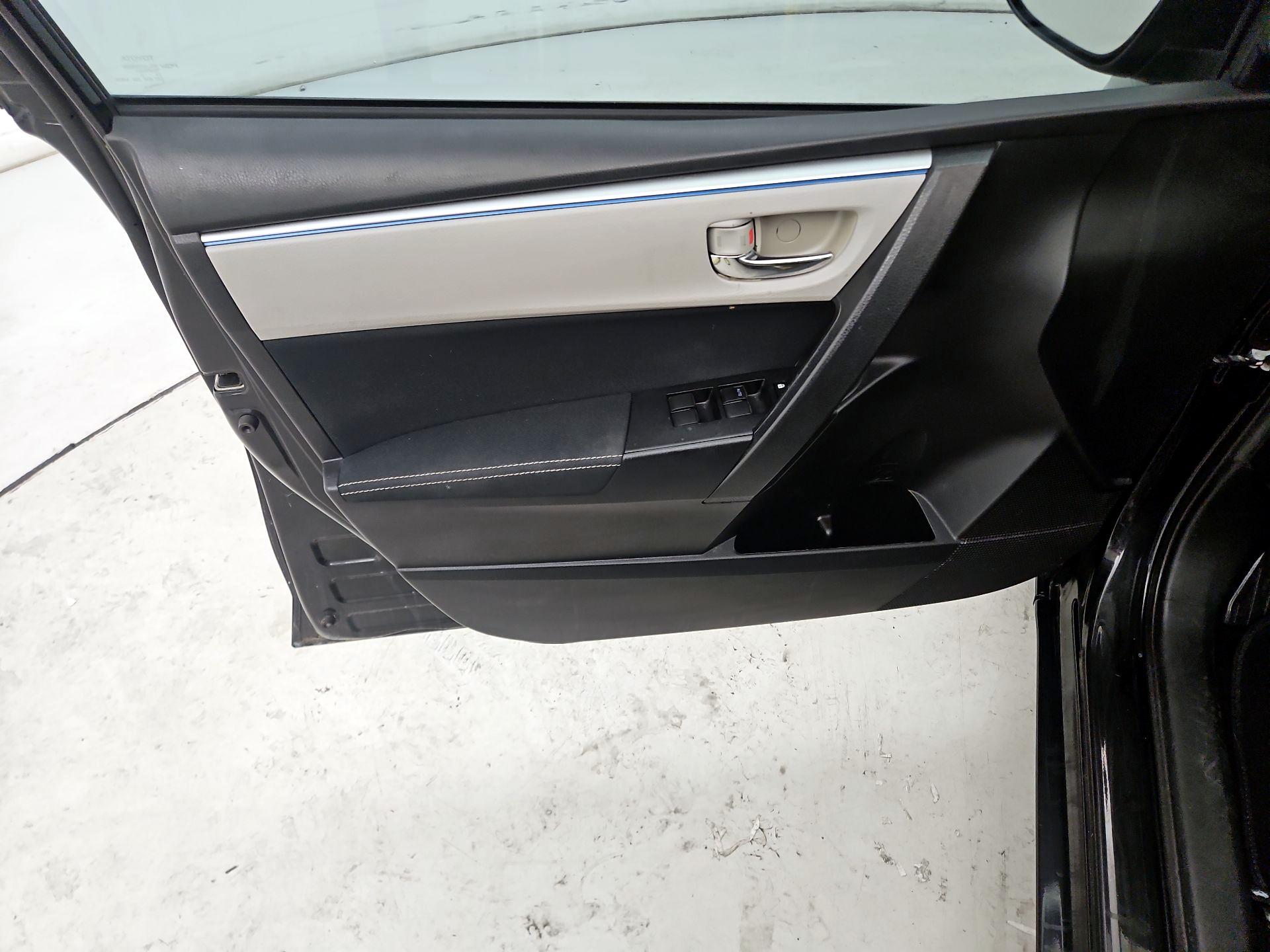 Thumbnail: 2016 Toyota Corolla - 12