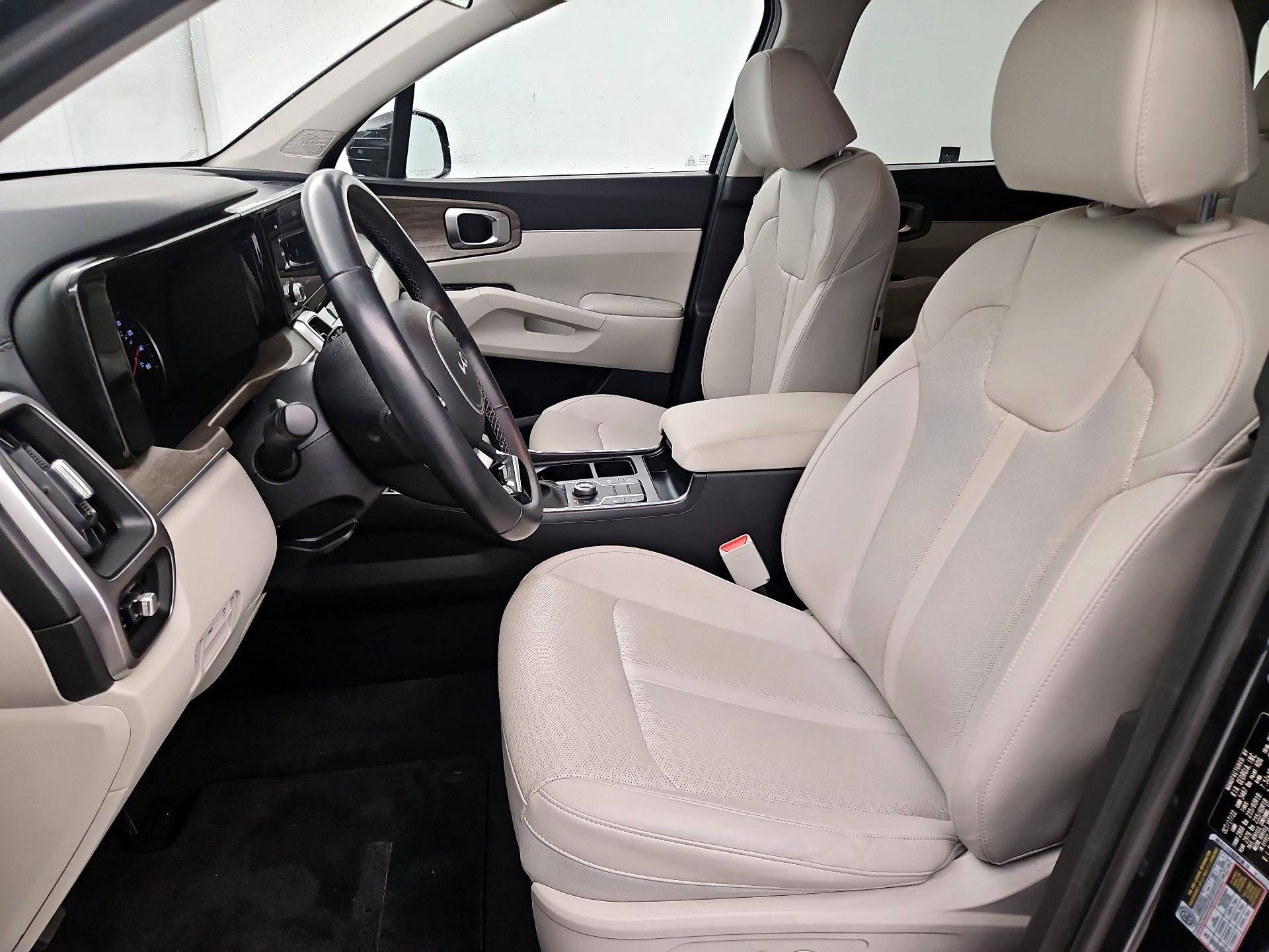 Thumbnail: 2022 Kia Sorento - 11