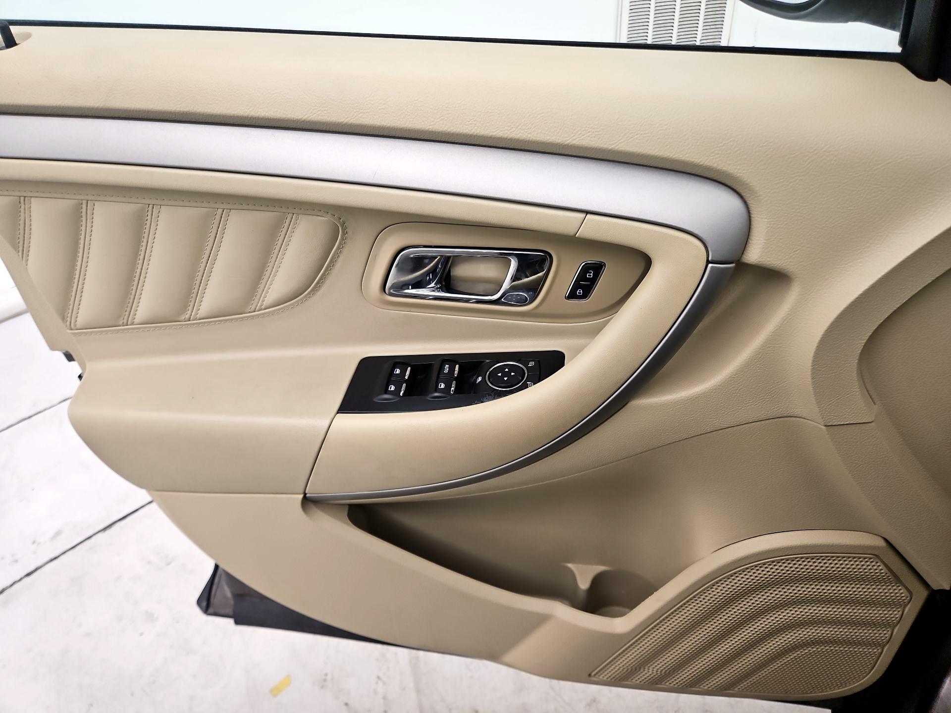 Thumbnail: 2016 Ford Taurus - 12