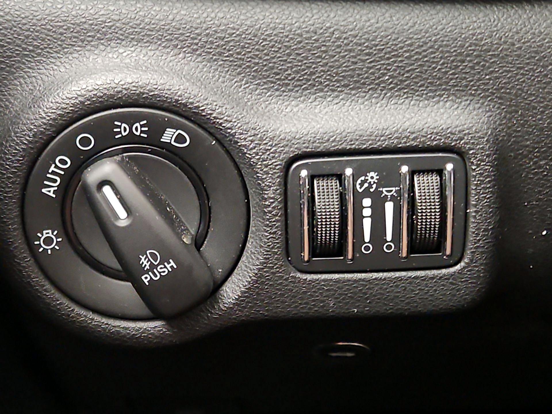 Thumbnail: 2016 Dodge Dart - 13