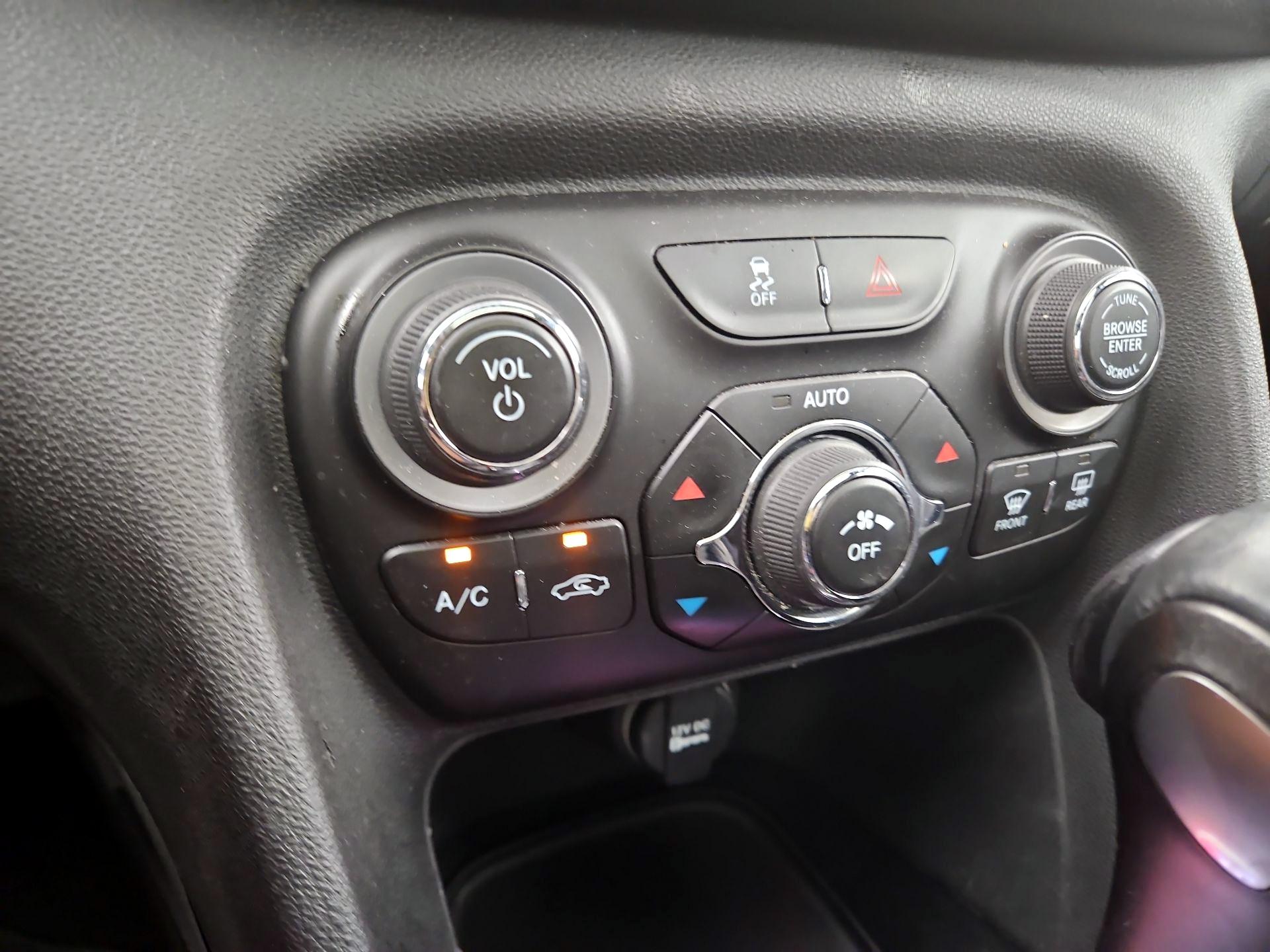 Thumbnail: 2016 Dodge Dart - 16