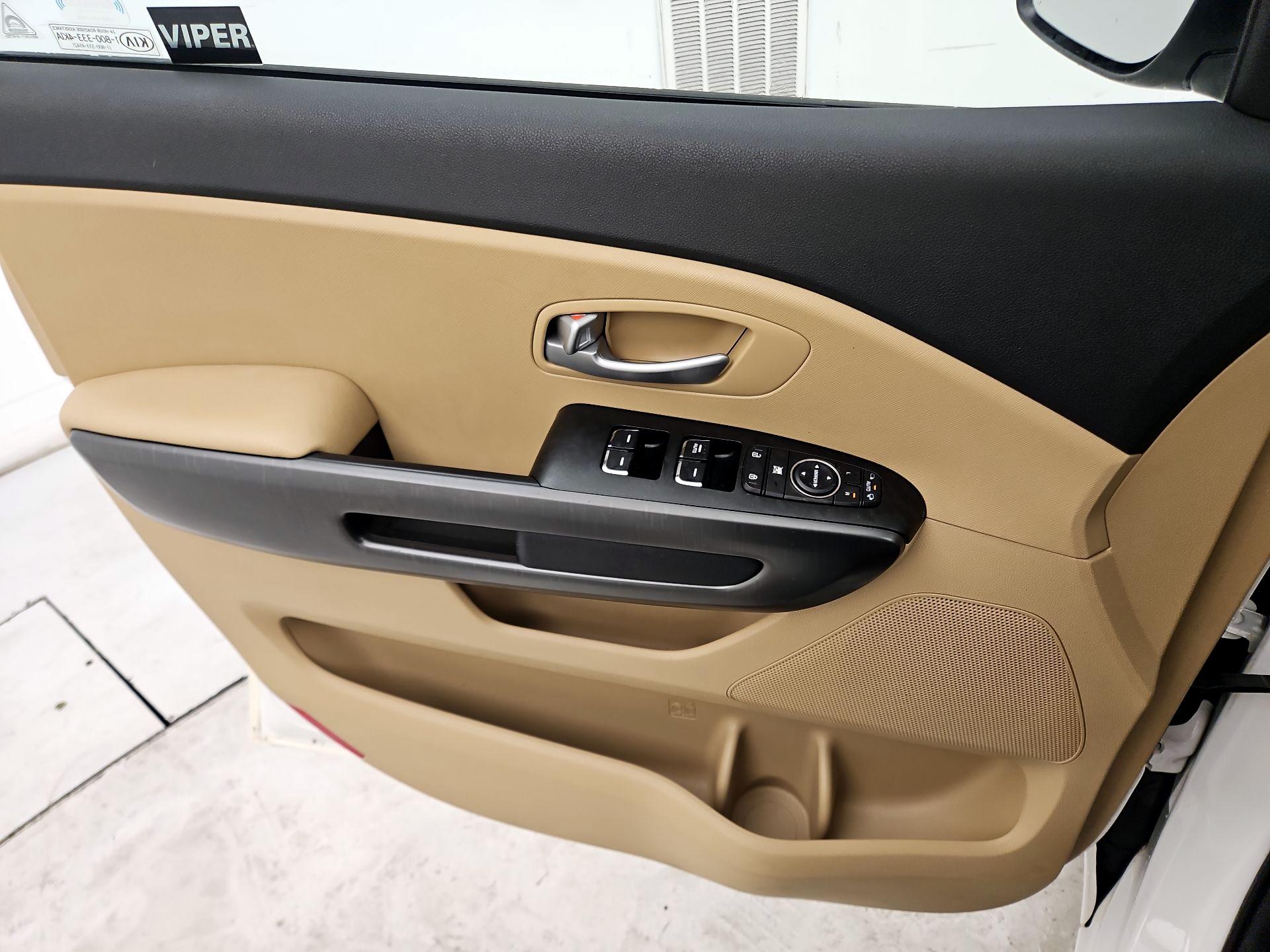 Thumbnail: 2016 Kia Sedona - 12