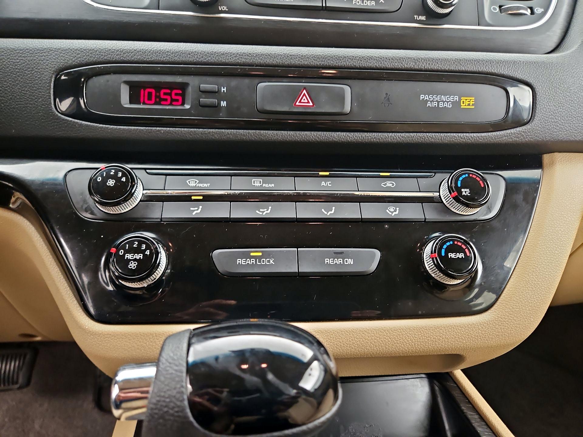 Thumbnail: 2016 Kia Sedona - 16