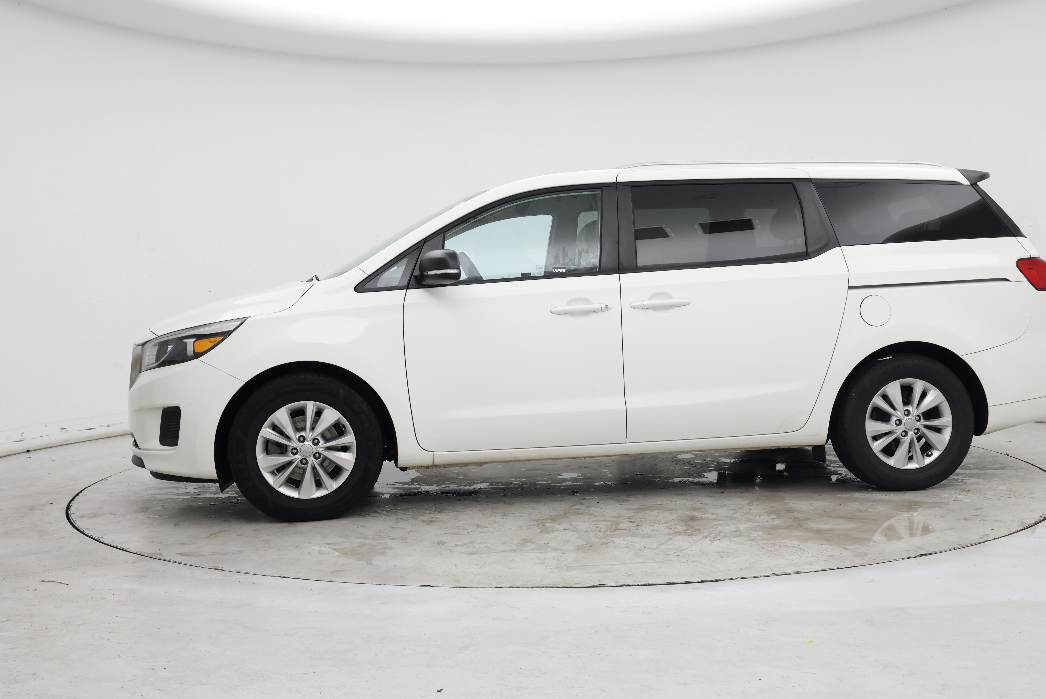 Thumbnail: 2016 Kia Sedona - 3