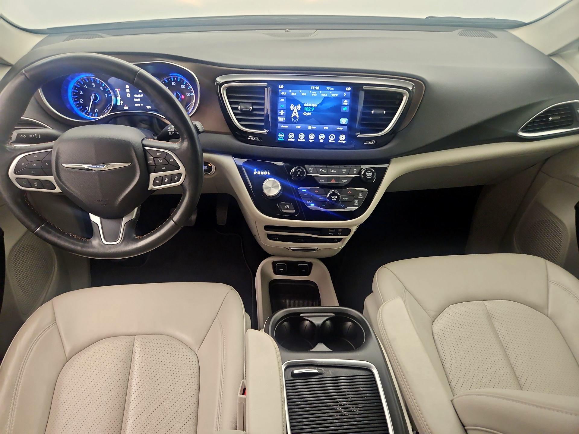 Thumbnail: 2019 Chrysler Pacifica - 9