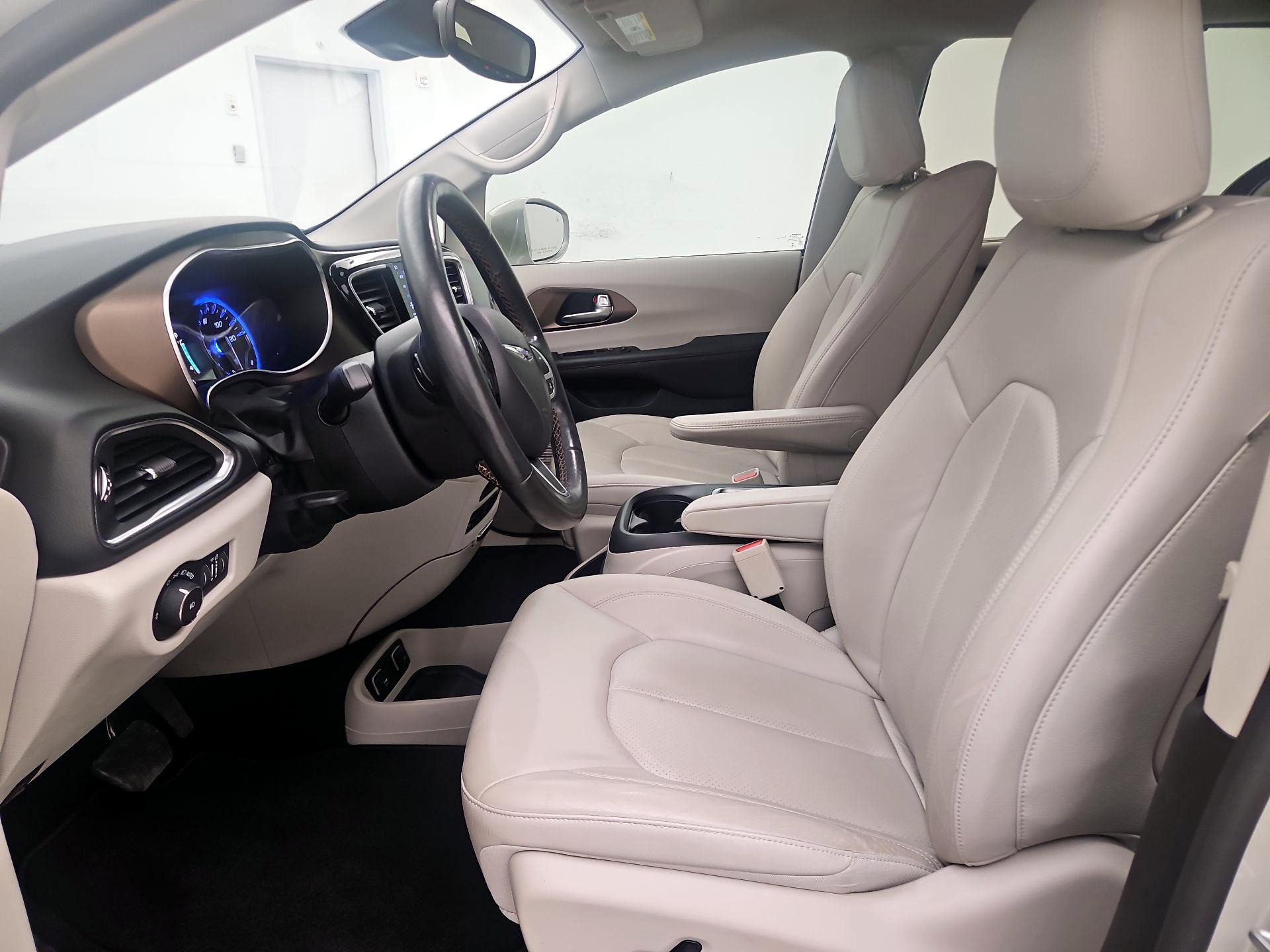 Thumbnail: 2019 Chrysler Pacifica - 11