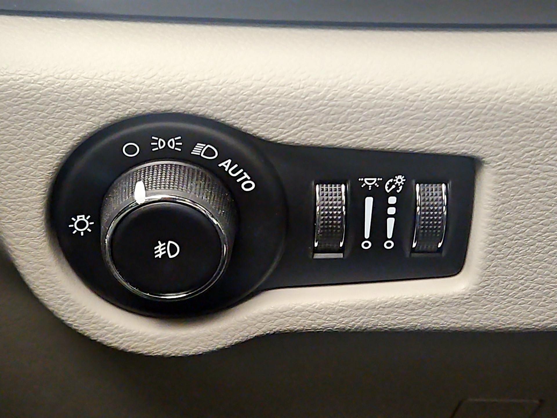 Thumbnail: 2019 Chrysler Pacifica - 13
