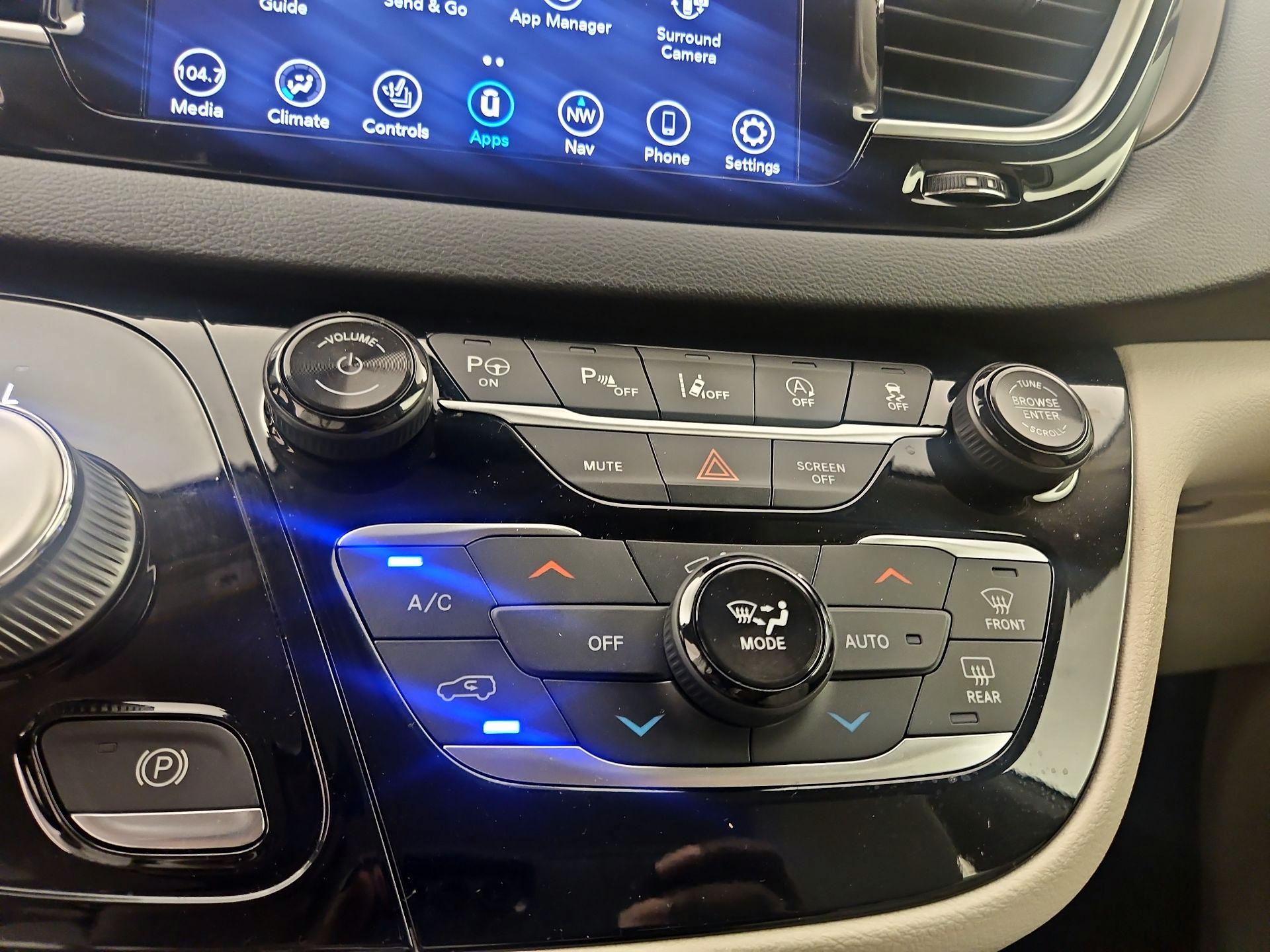 Thumbnail: 2019 Chrysler Pacifica - 17