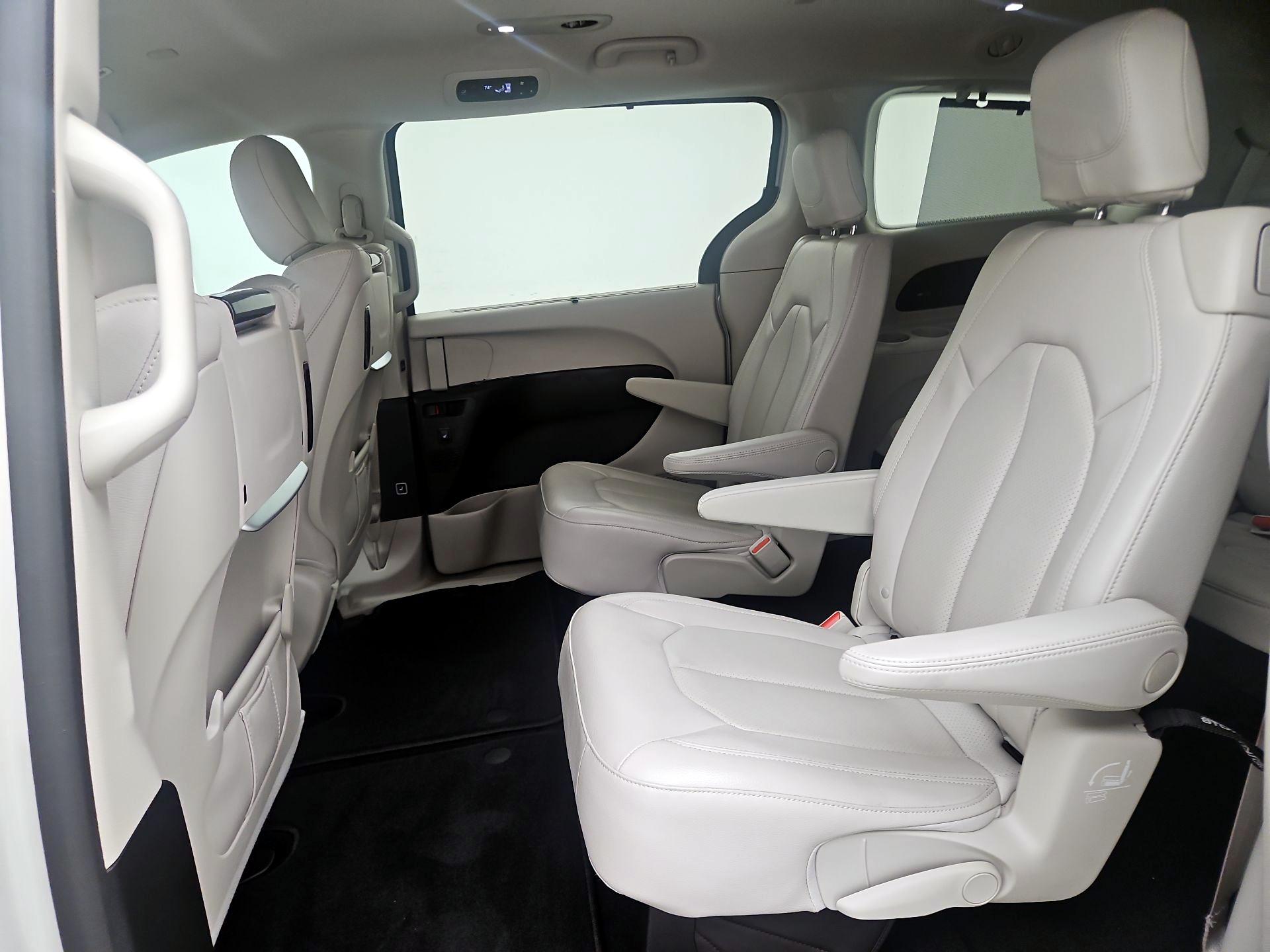 Thumbnail: 2019 Chrysler Pacifica - 20