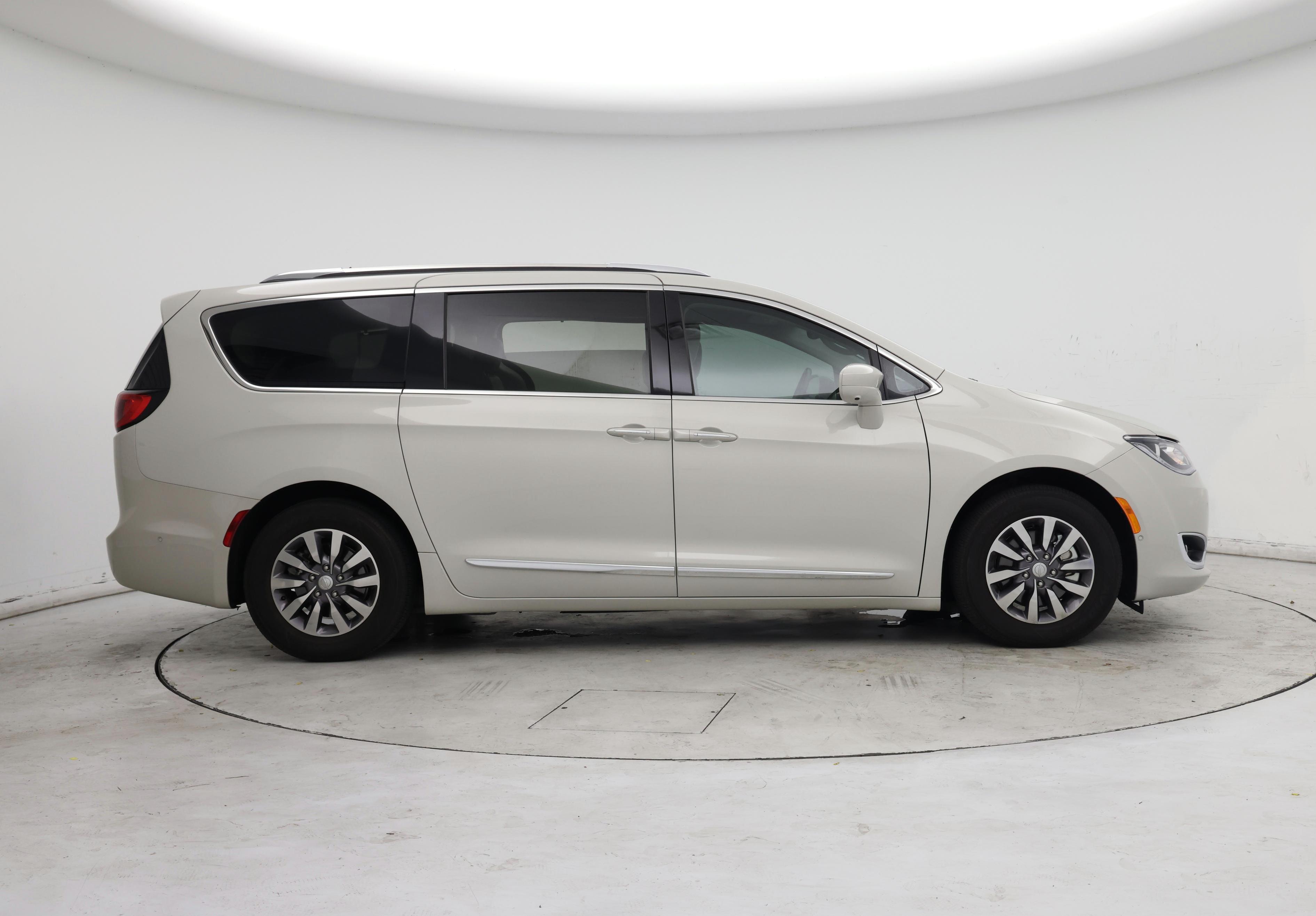 Thumbnail: 2019 Chrysler Pacifica - 7