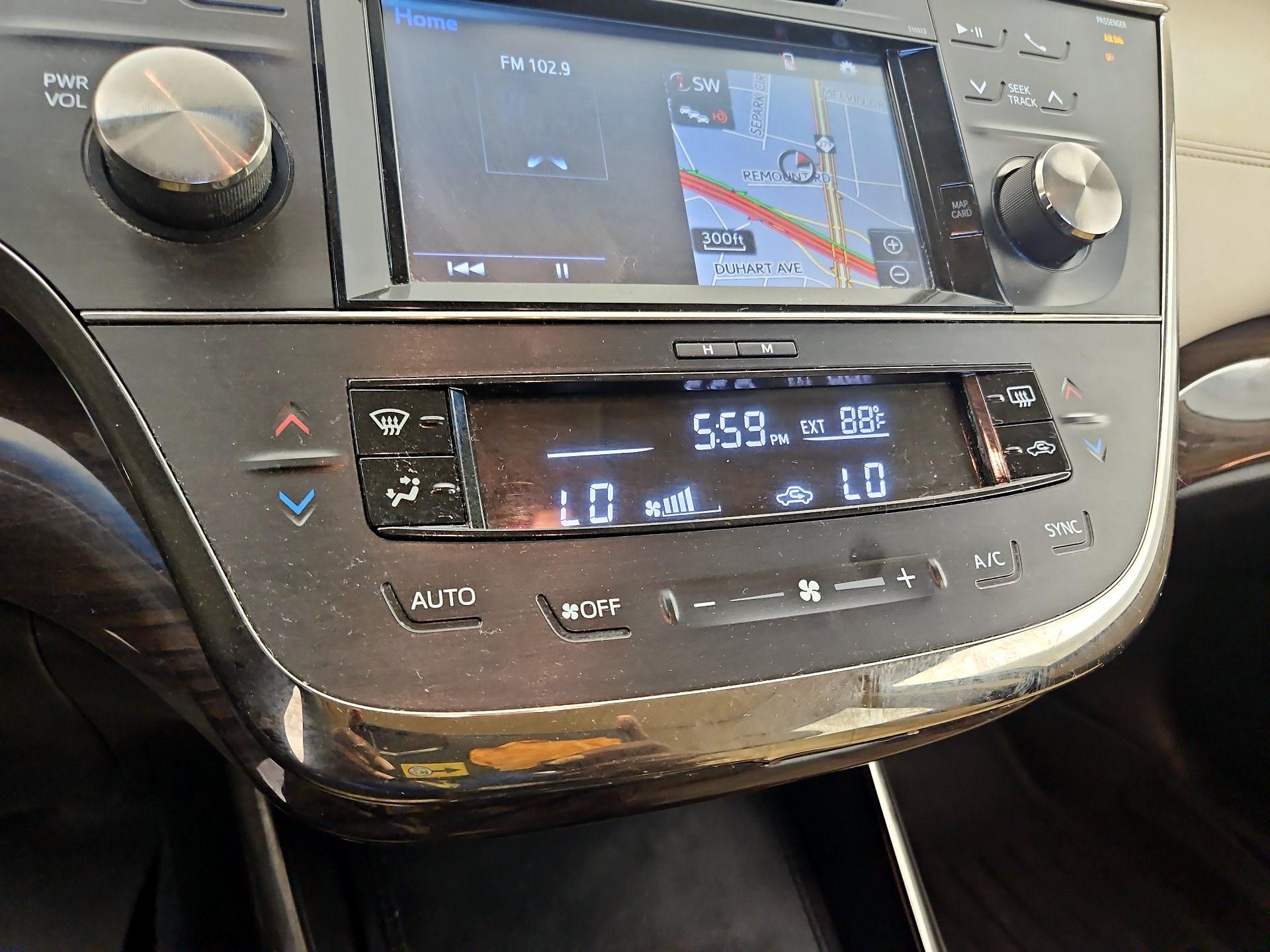 Thumbnail: 2015 Toyota Avalon - 17
