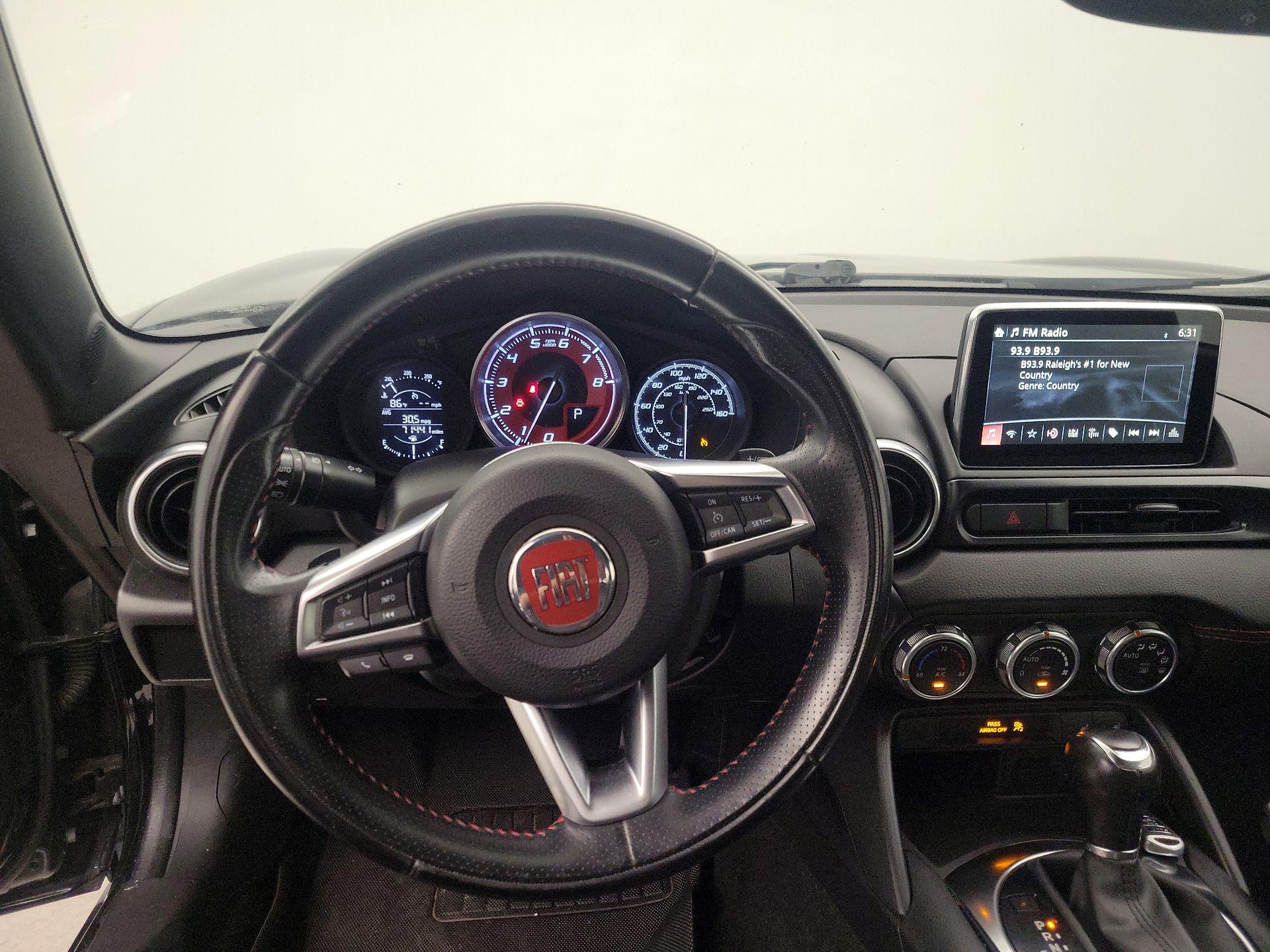 Thumbnail: 2018 Fiat 124 Spider - 10
