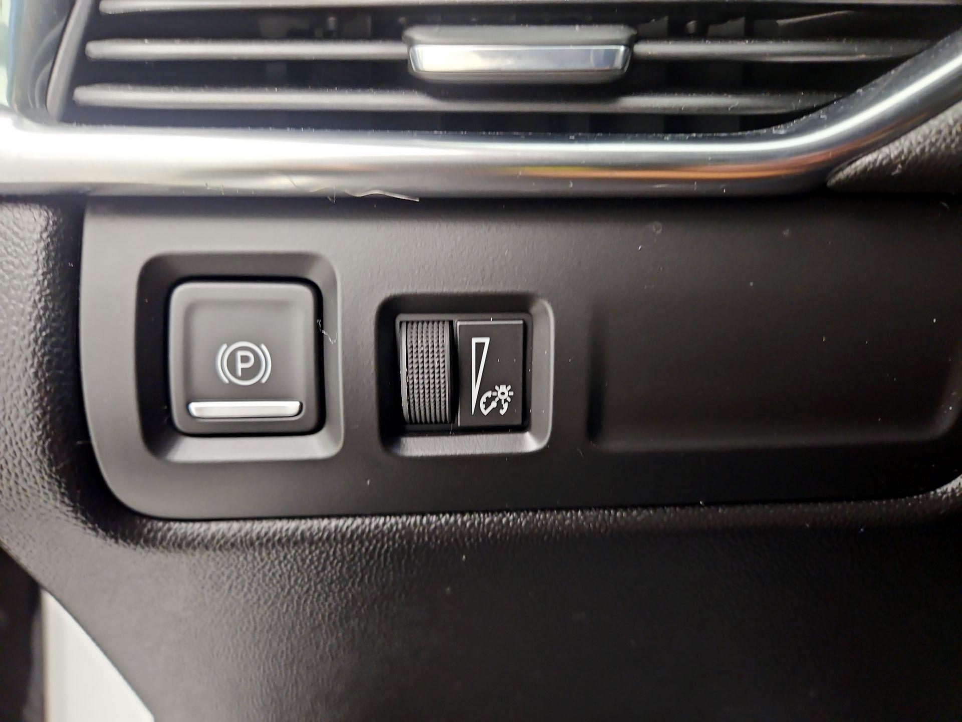 Thumbnail: 2020 Cadillac XT4 - 13