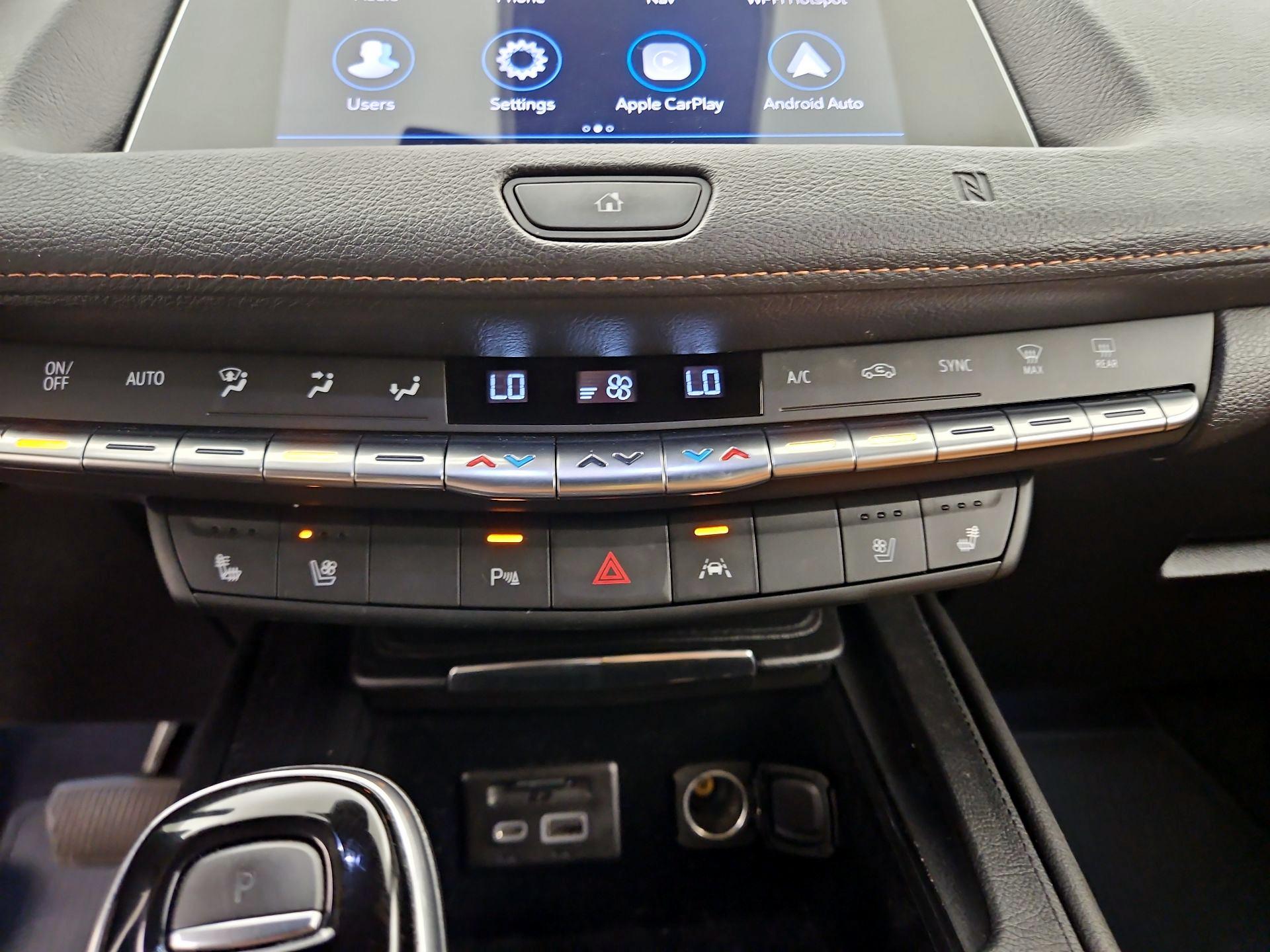 Thumbnail: 2020 Cadillac XT4 - 16
