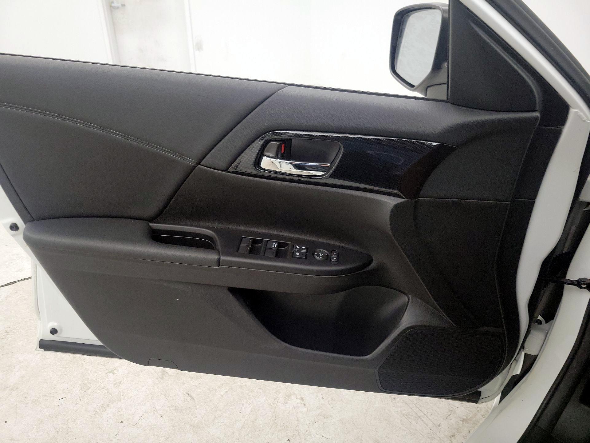 Thumbnail: 2015 Honda Accord - 12