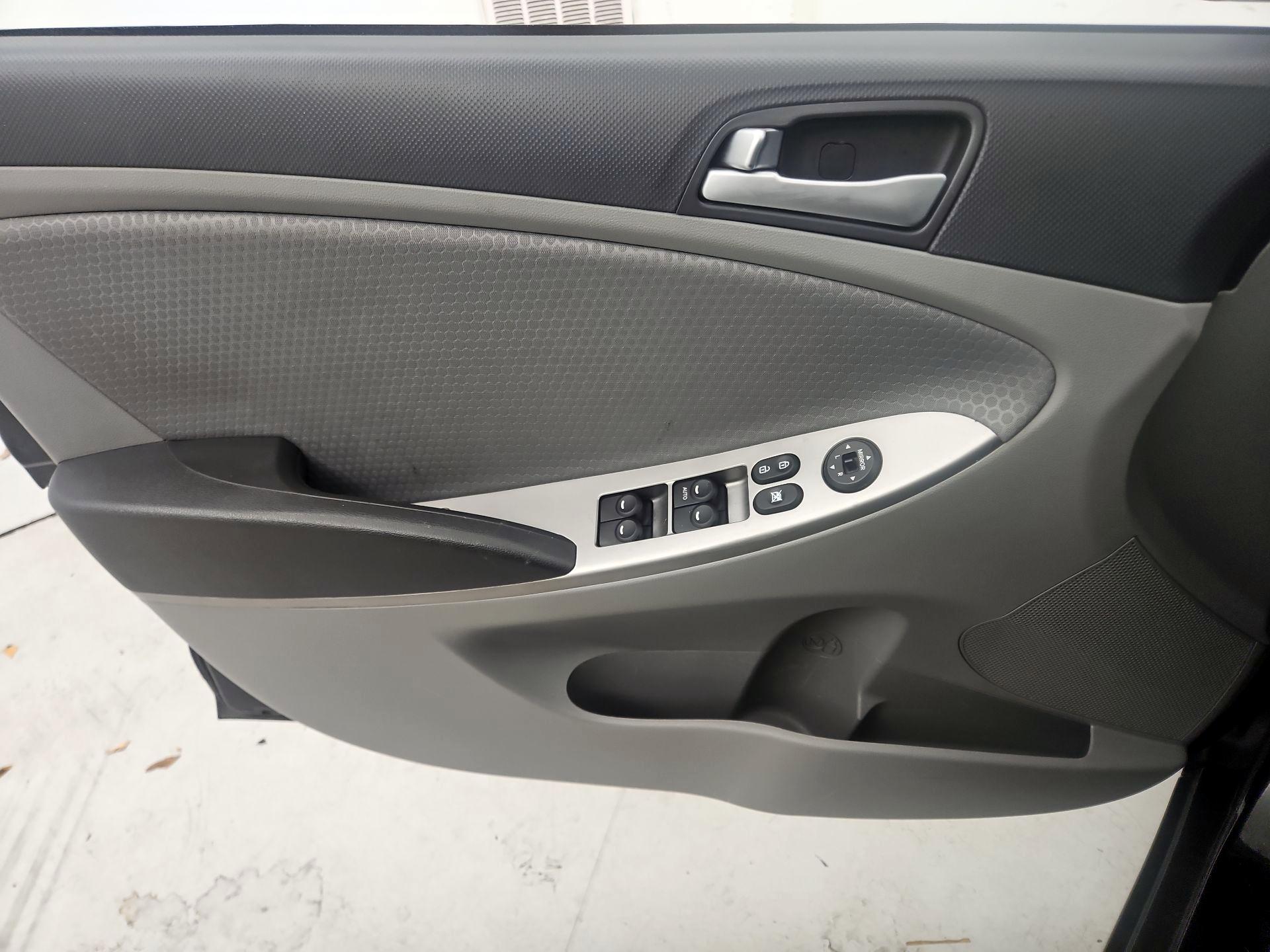 Thumbnail: 2015 Hyundai Accent - 12