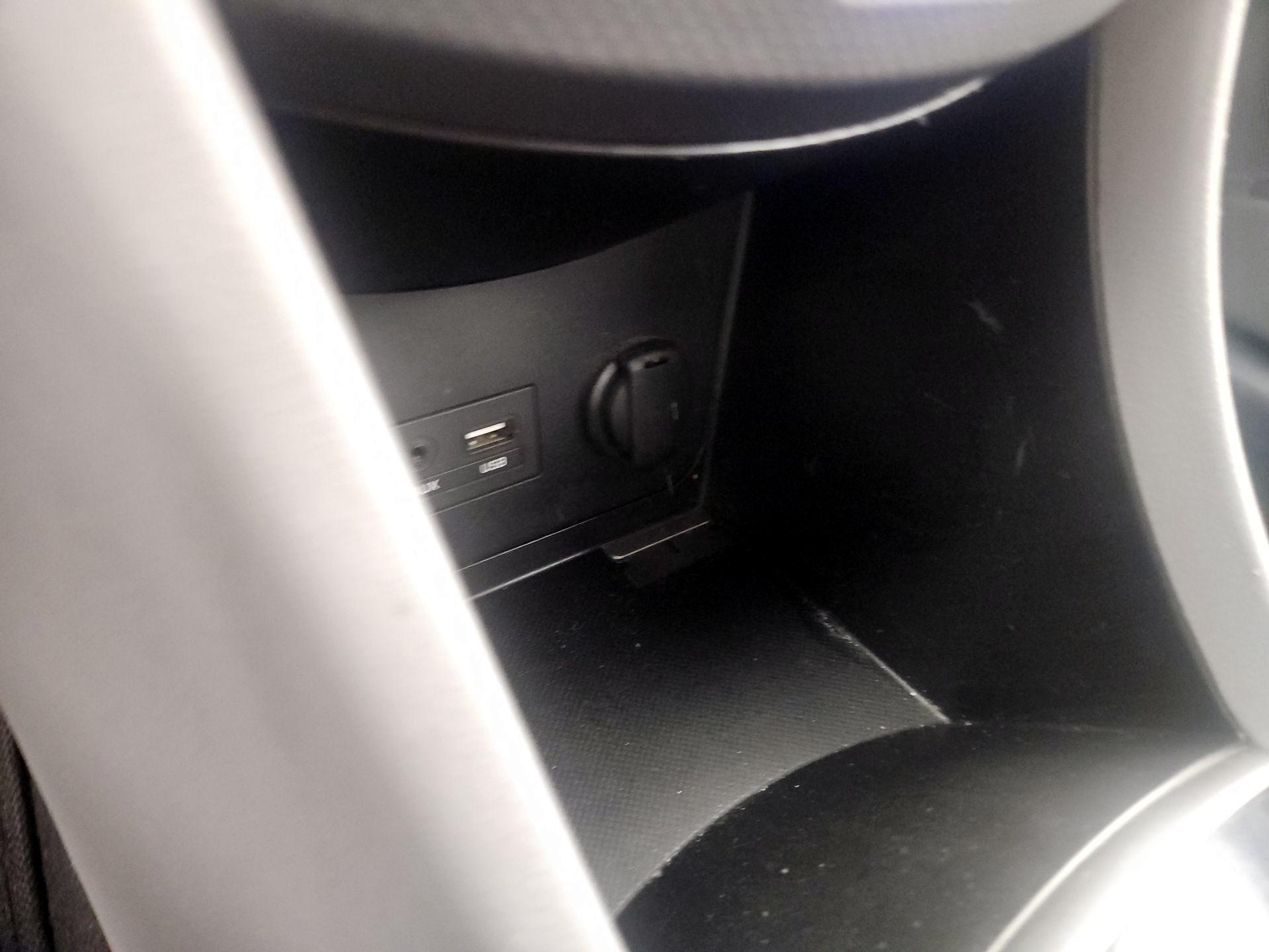 Thumbnail: 2015 Hyundai Accent - 17