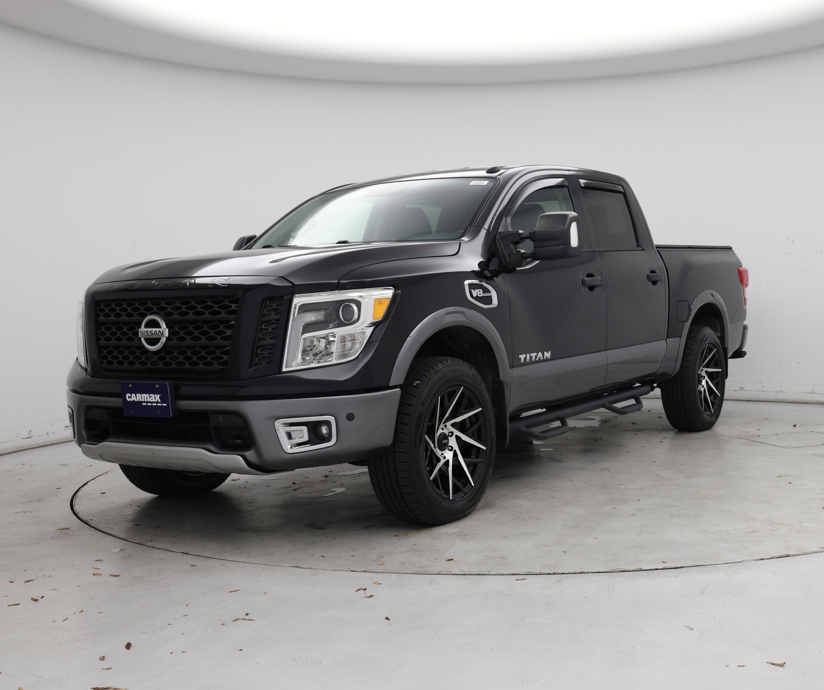 Thumbnail: 2017 Nissan Titan - 4