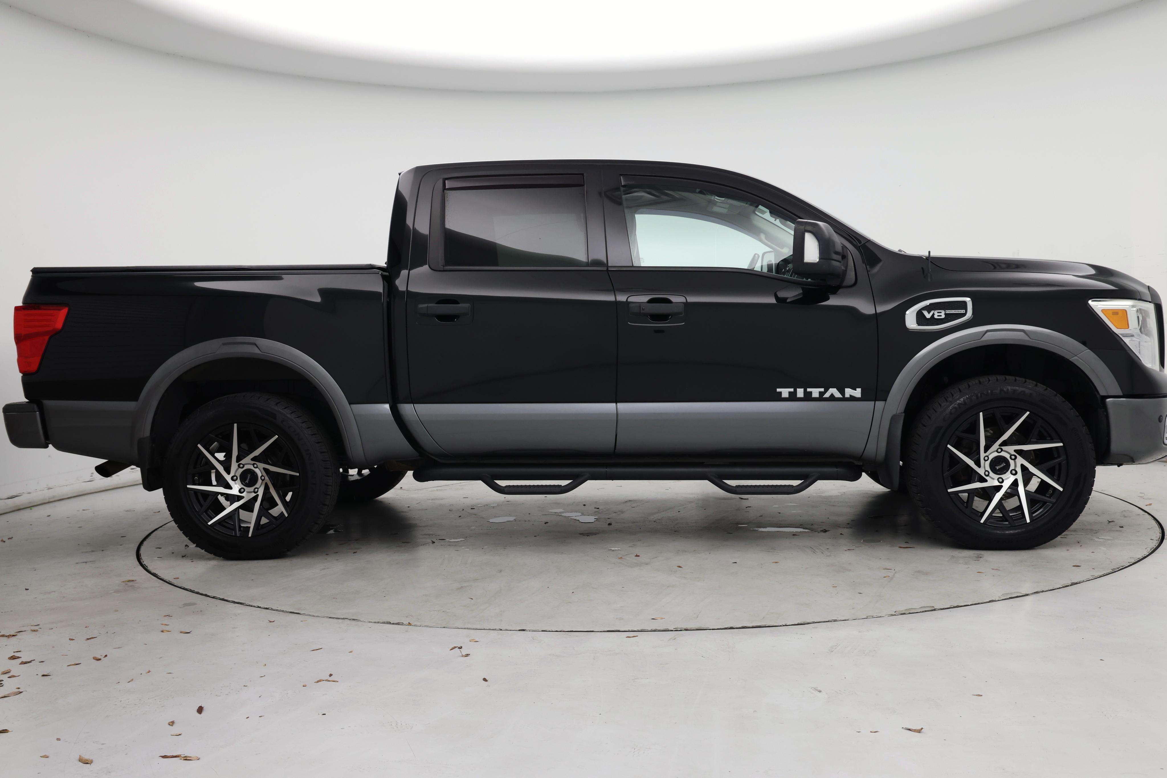 Thumbnail: 2017 Nissan Titan - 7