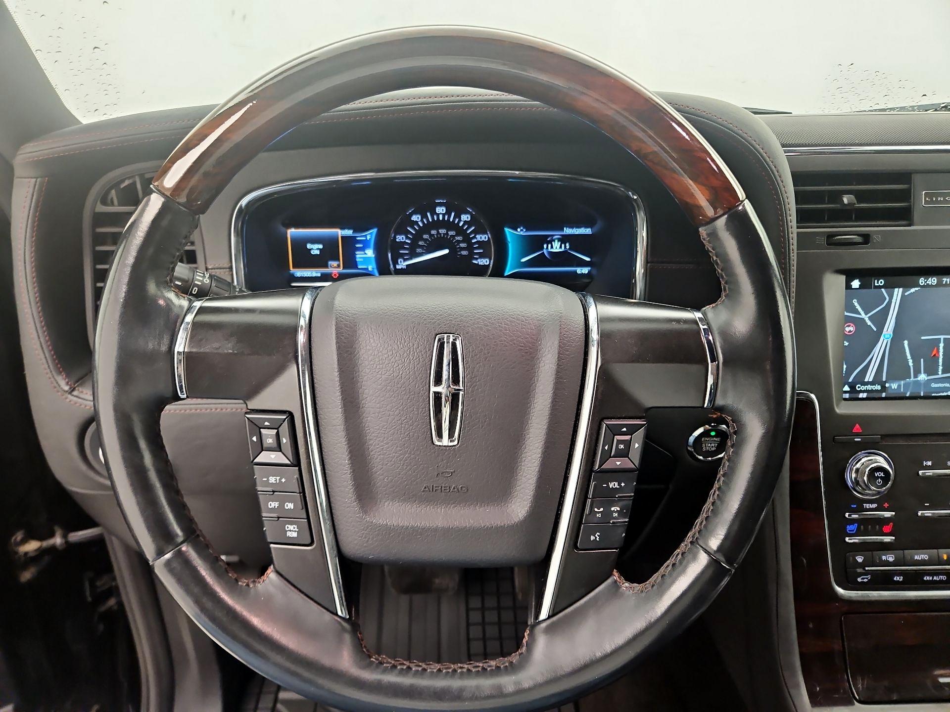 Thumbnail: 2016 Lincoln Navigator - 10