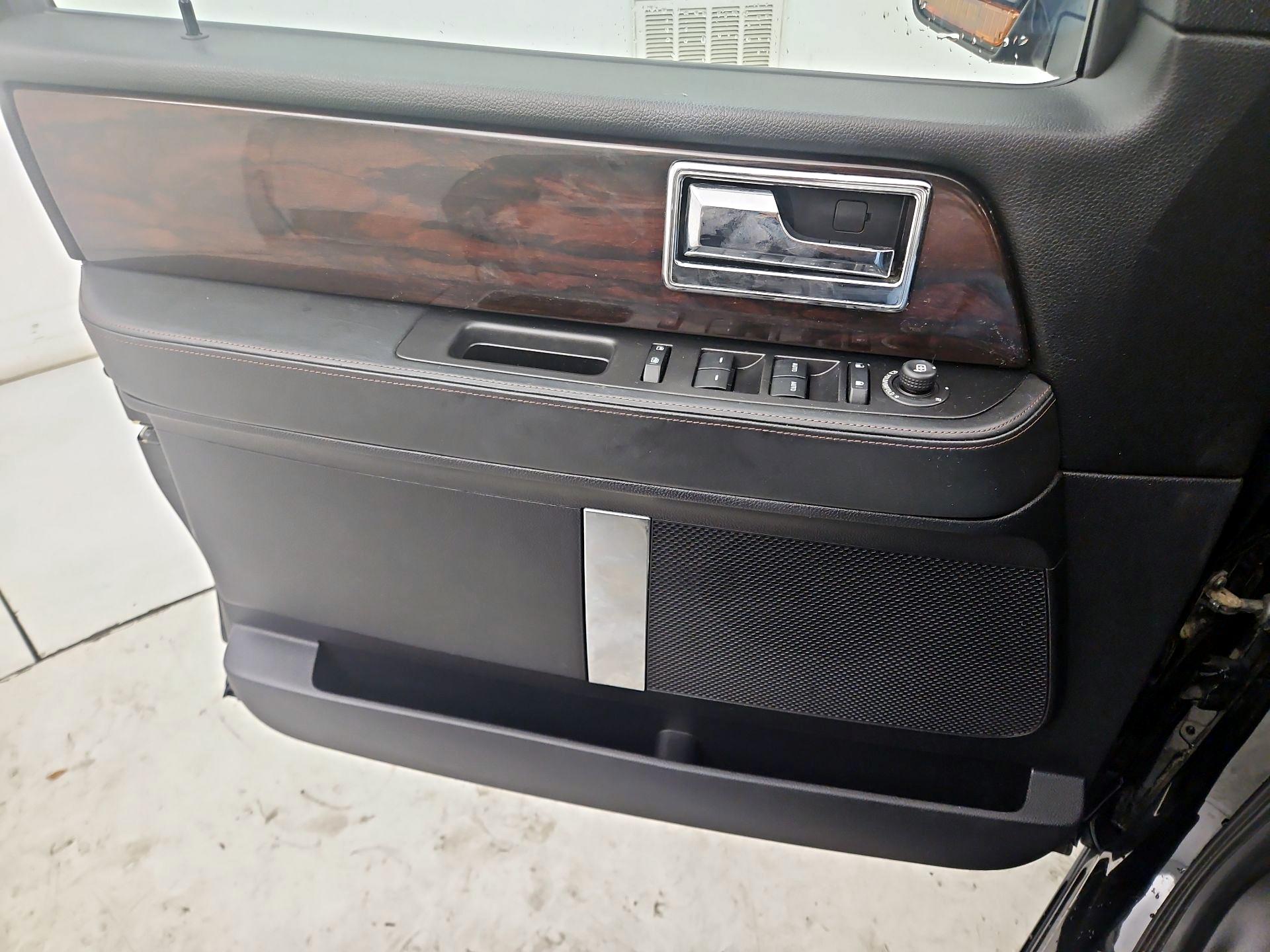 Thumbnail: 2016 Lincoln Navigator - 12