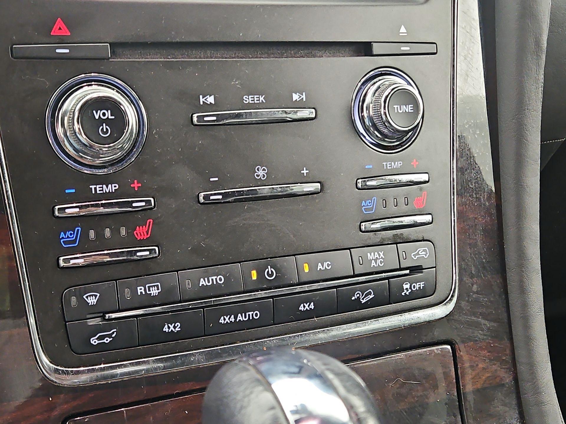 Thumbnail: 2016 Lincoln Navigator - 17