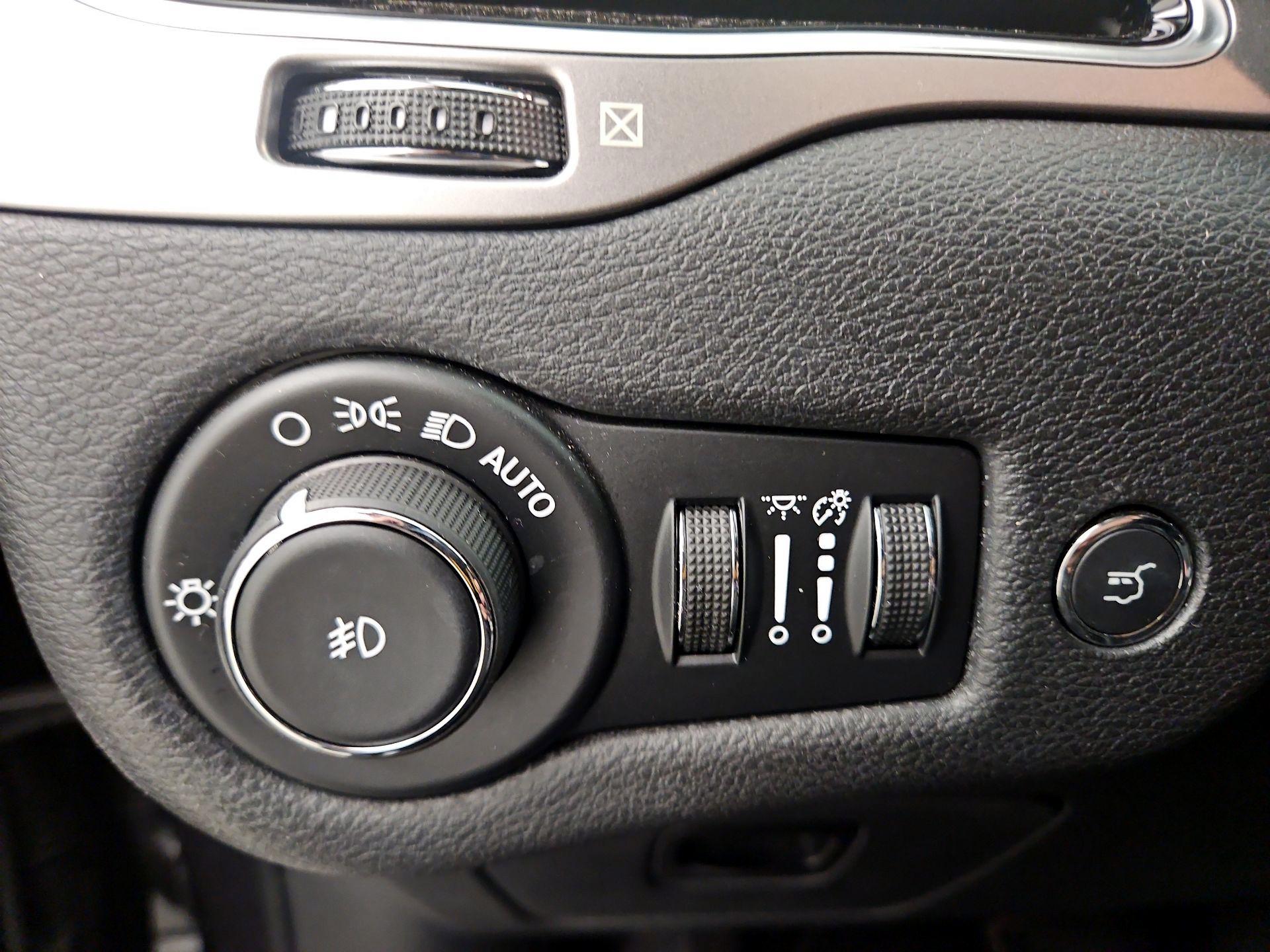Thumbnail: 2020 Jeep Cherokee - 13