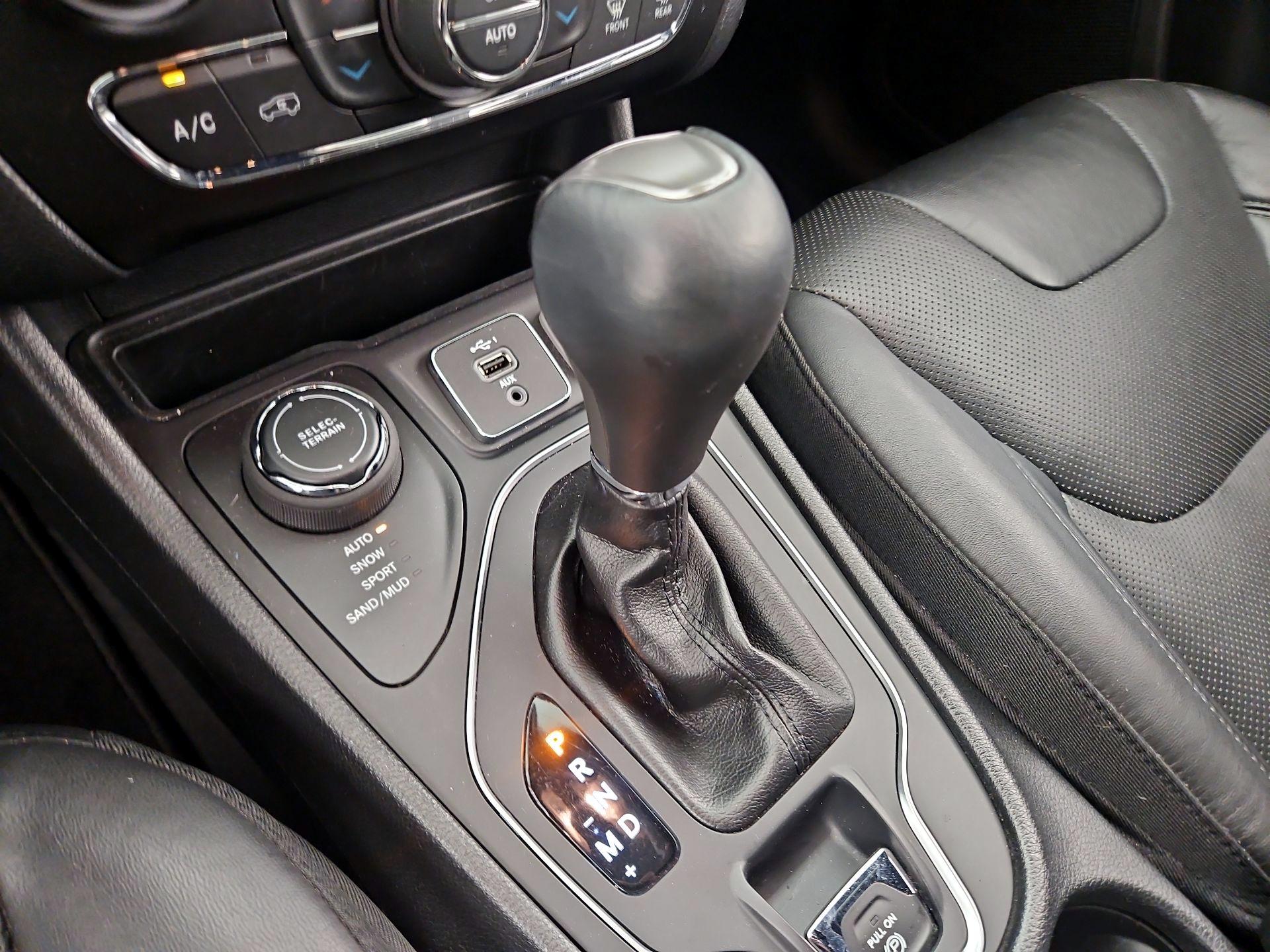 Thumbnail: 2020 Jeep Cherokee - 17
