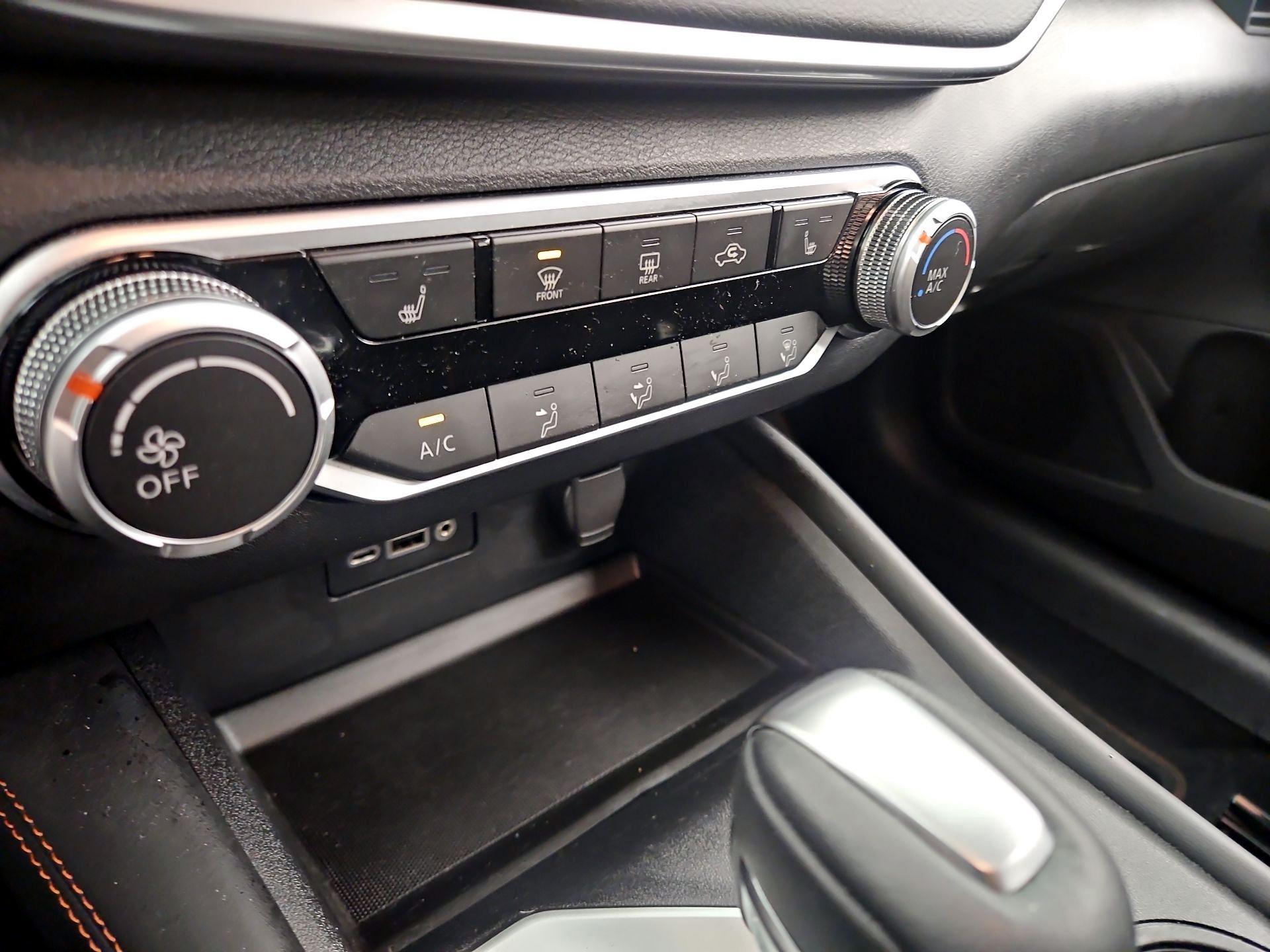 Thumbnail: 2019 Nissan Altima - 16