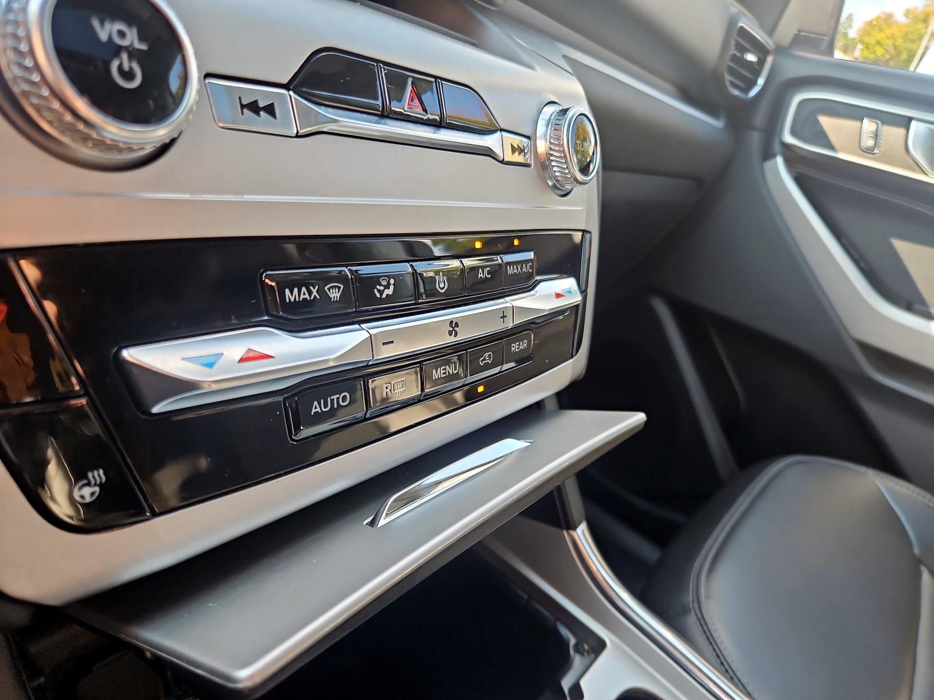 Thumbnail: 2022 Ford Explorer - 16