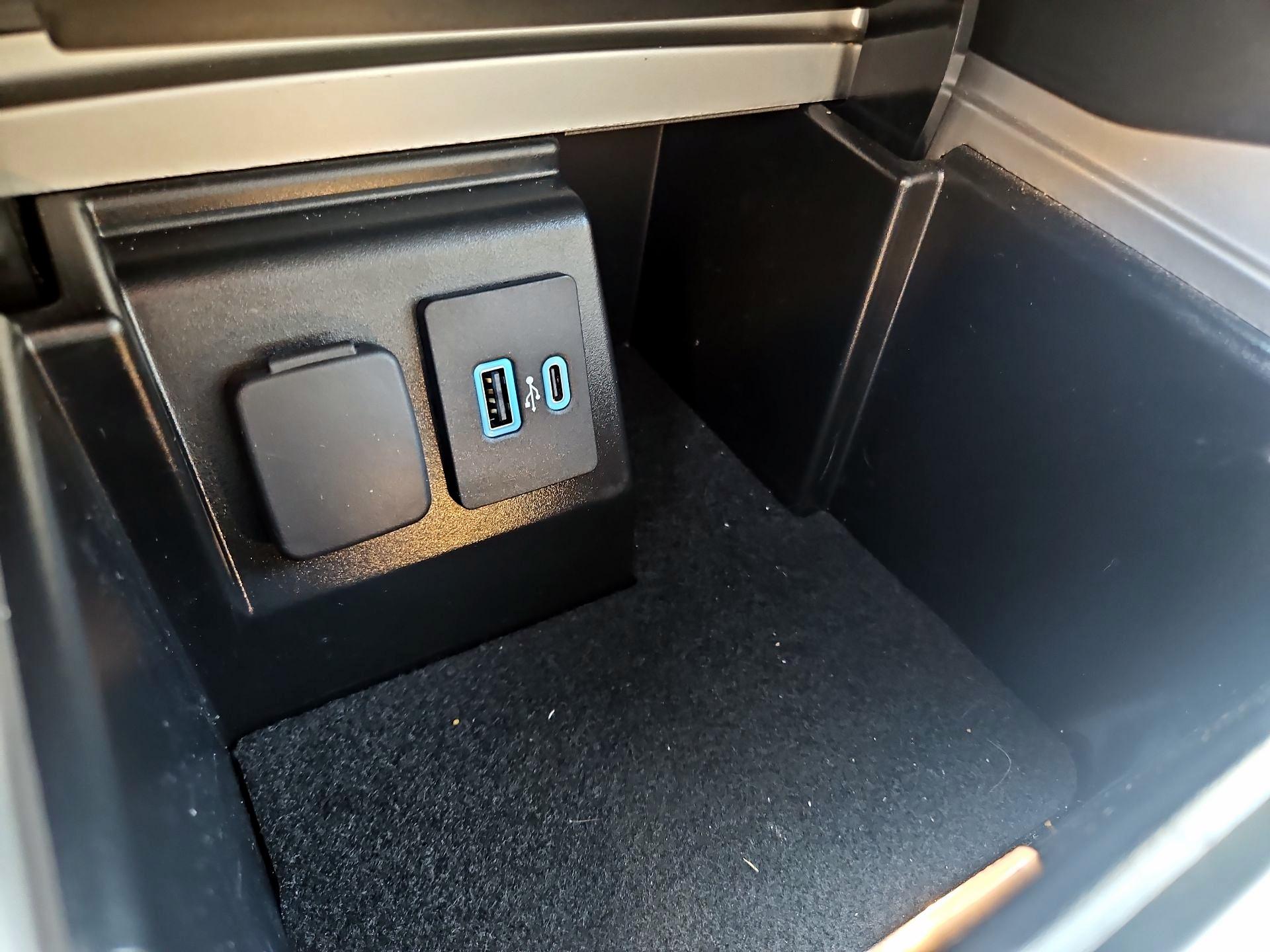 Thumbnail: 2022 Ford Explorer - 18