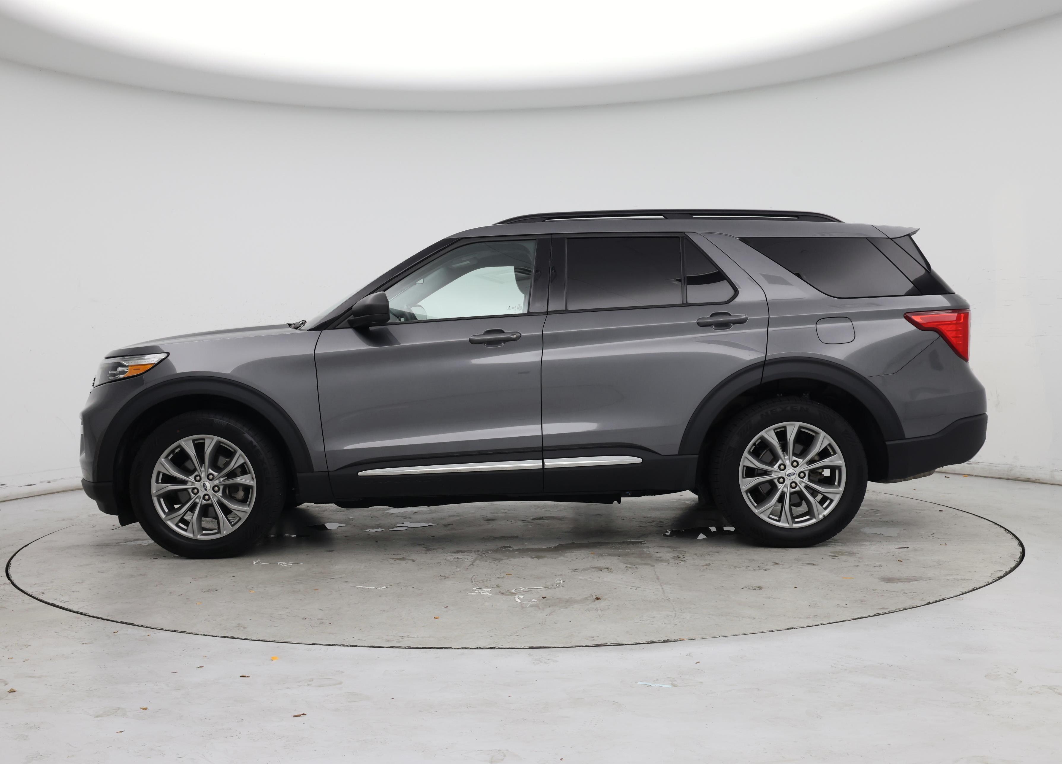 Thumbnail: 2022 Ford Explorer - 3