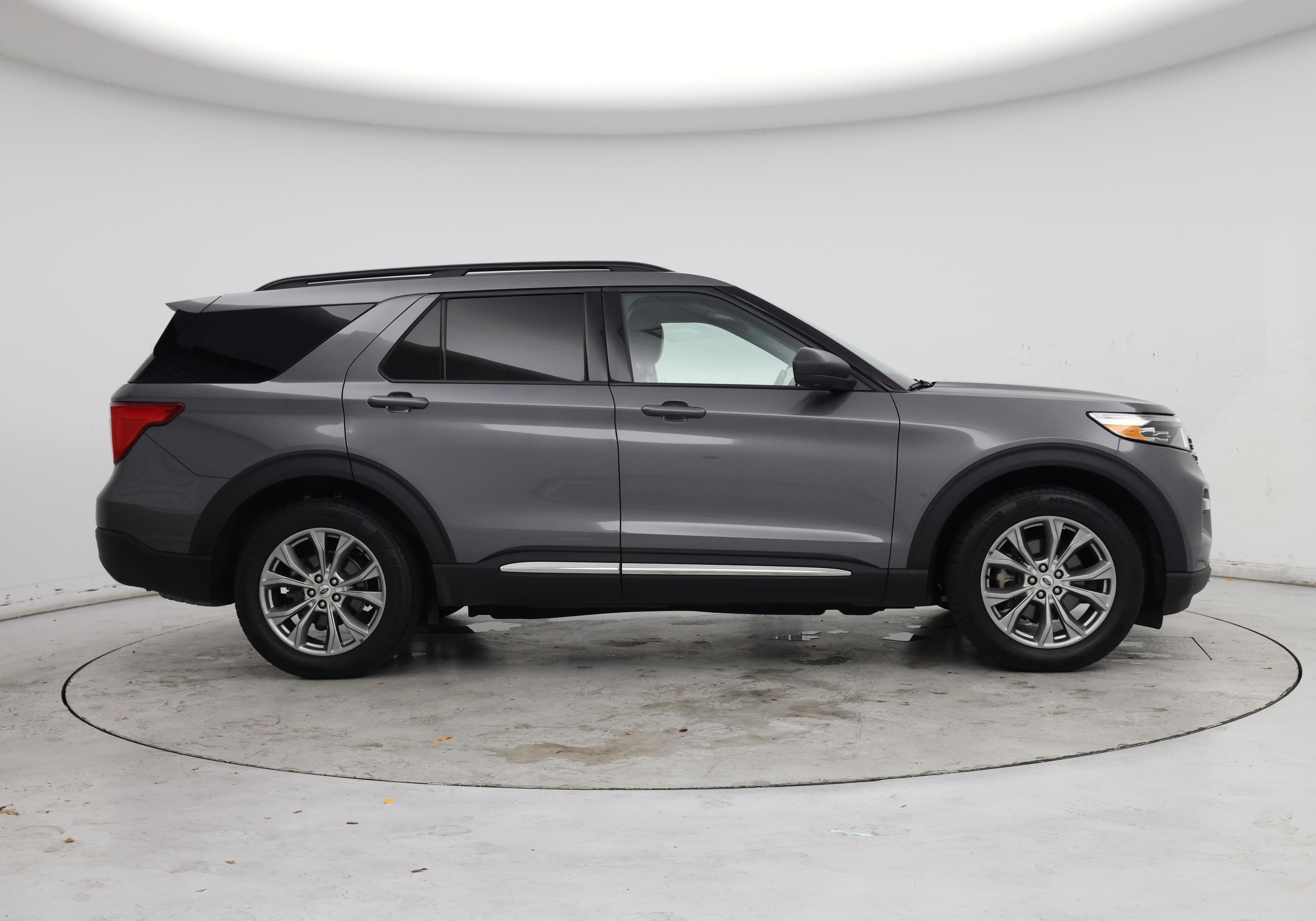 Thumbnail: 2022 Ford Explorer - 7