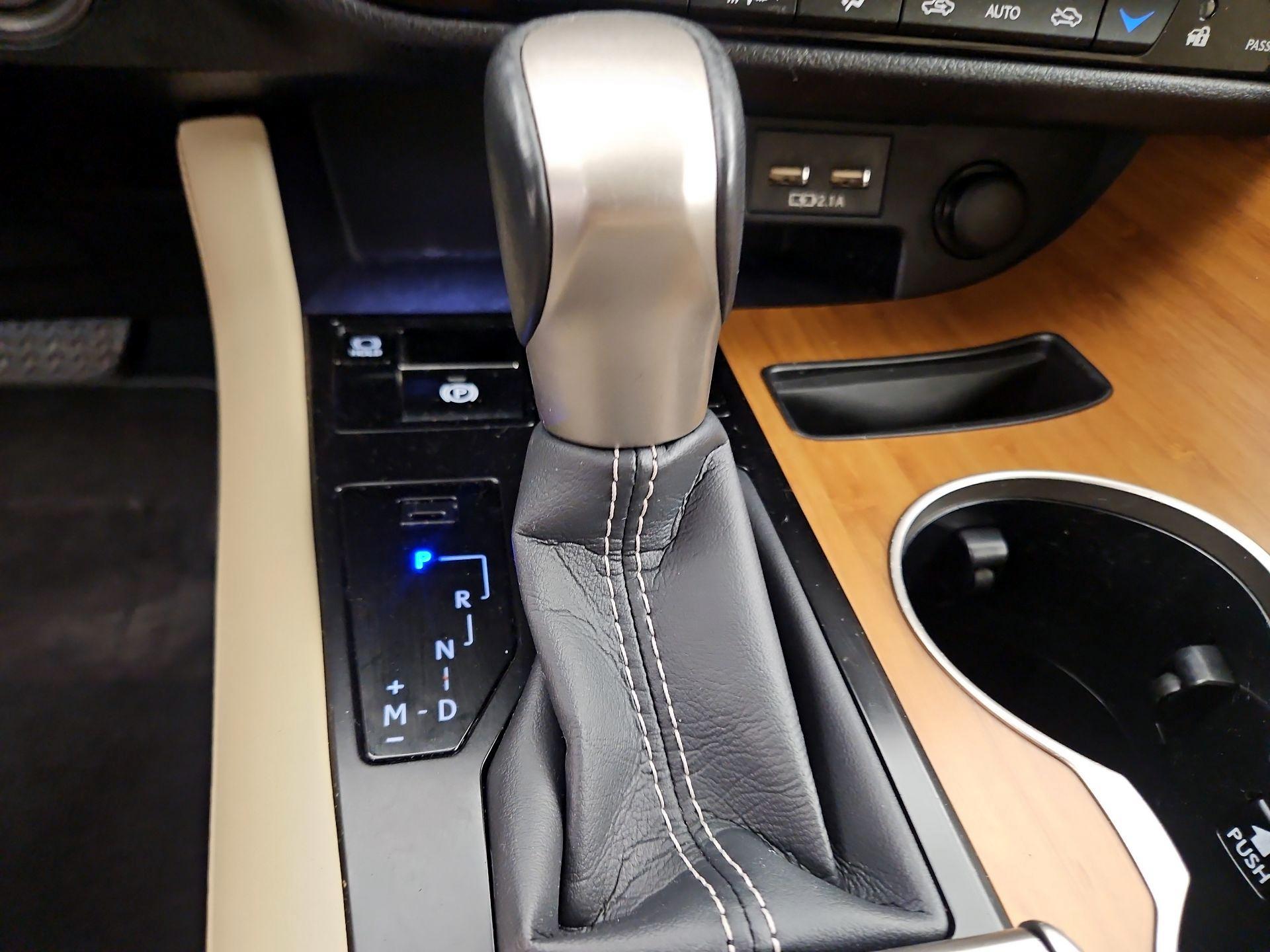Thumbnail: 2022 Lexus RX - 17