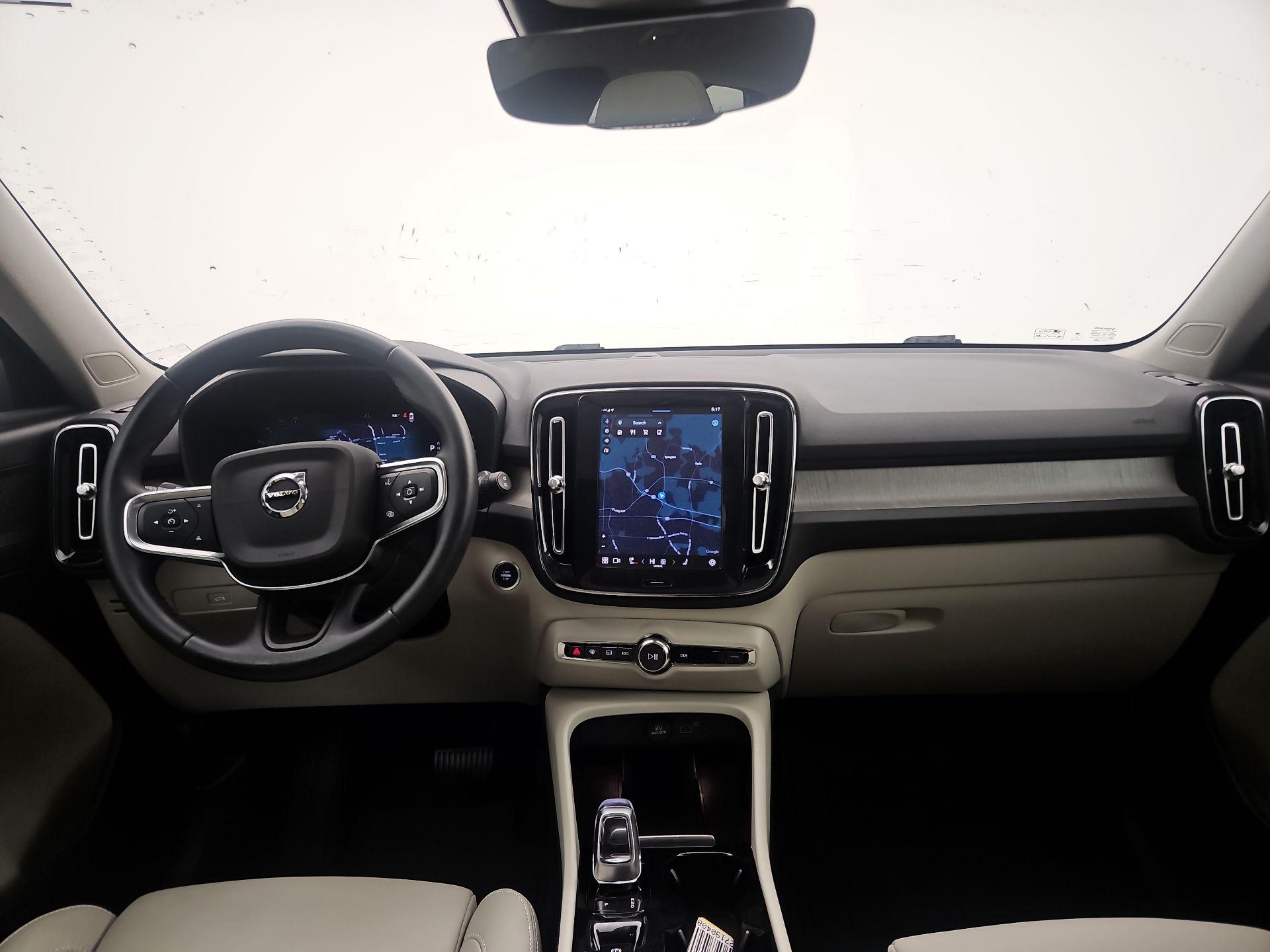 Thumbnail: 2023 Volvo XC40 - 9
