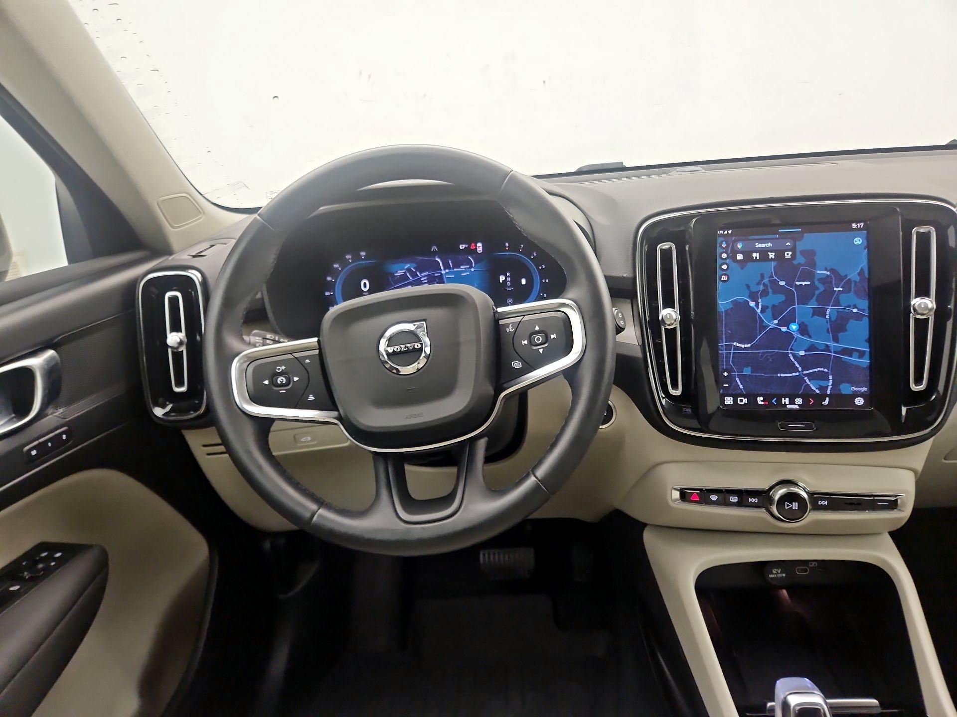 Thumbnail: 2023 Volvo XC40 - 10