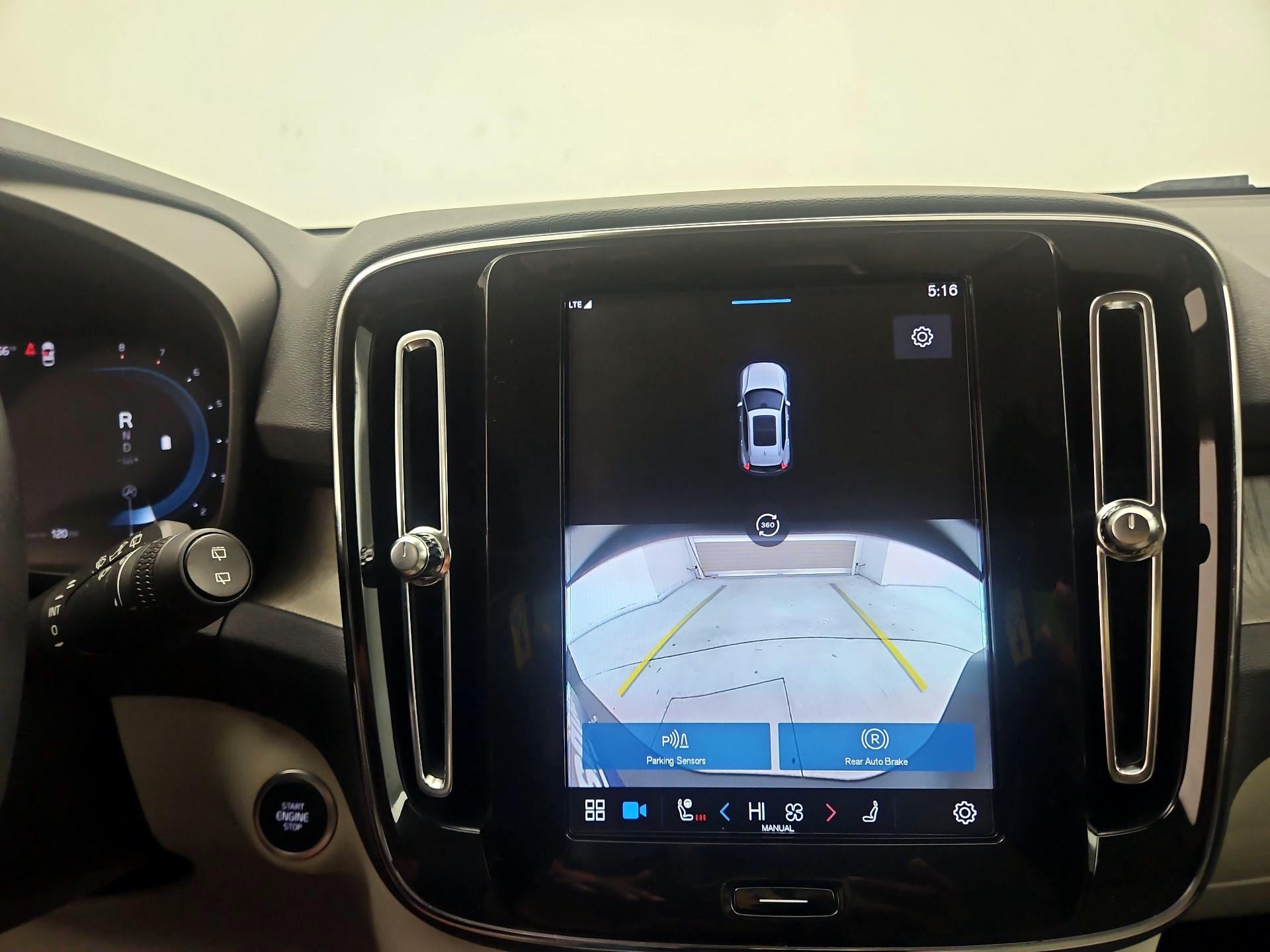 Thumbnail: 2023 Volvo XC40 - 15