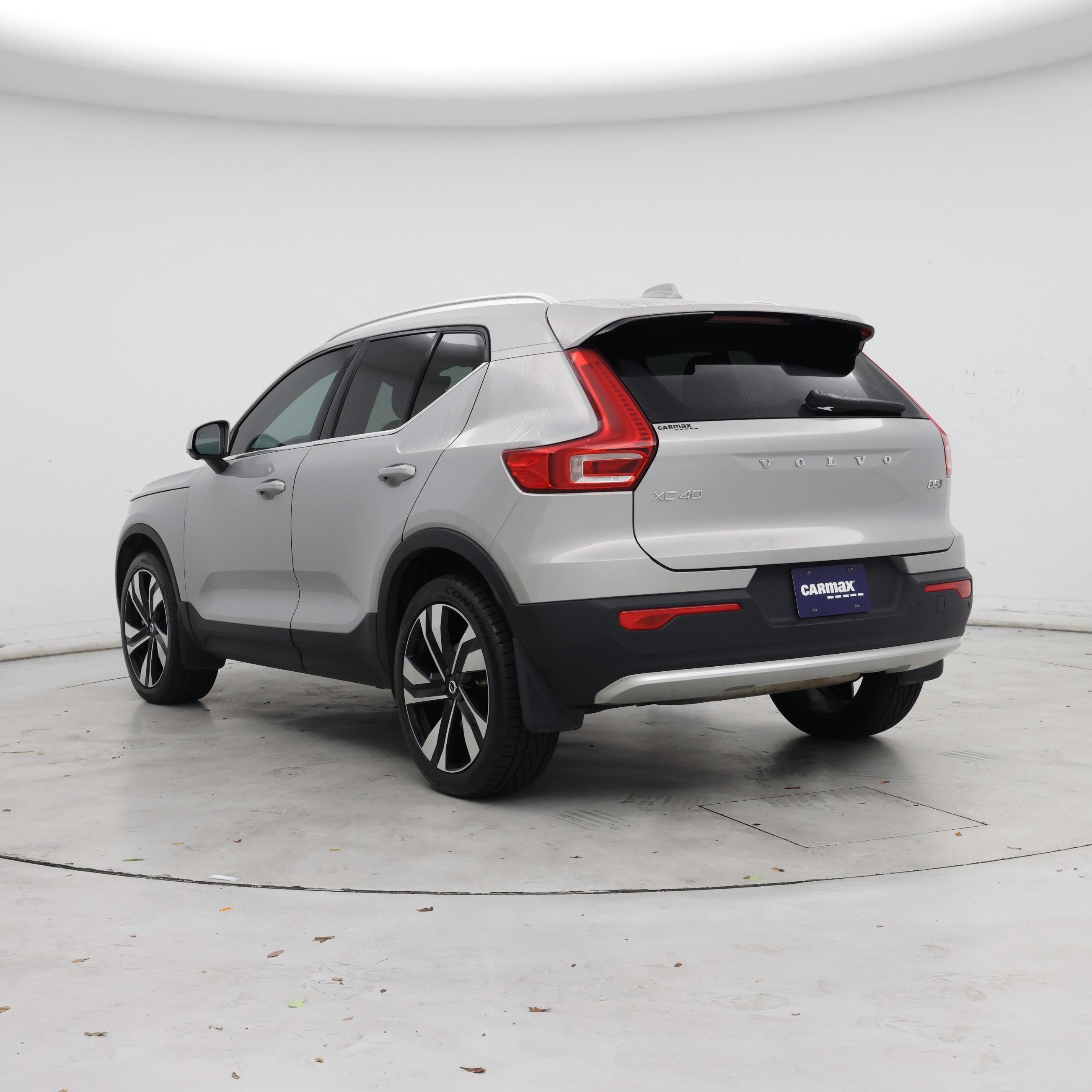 Thumbnail: 2023 Volvo XC40 - 2