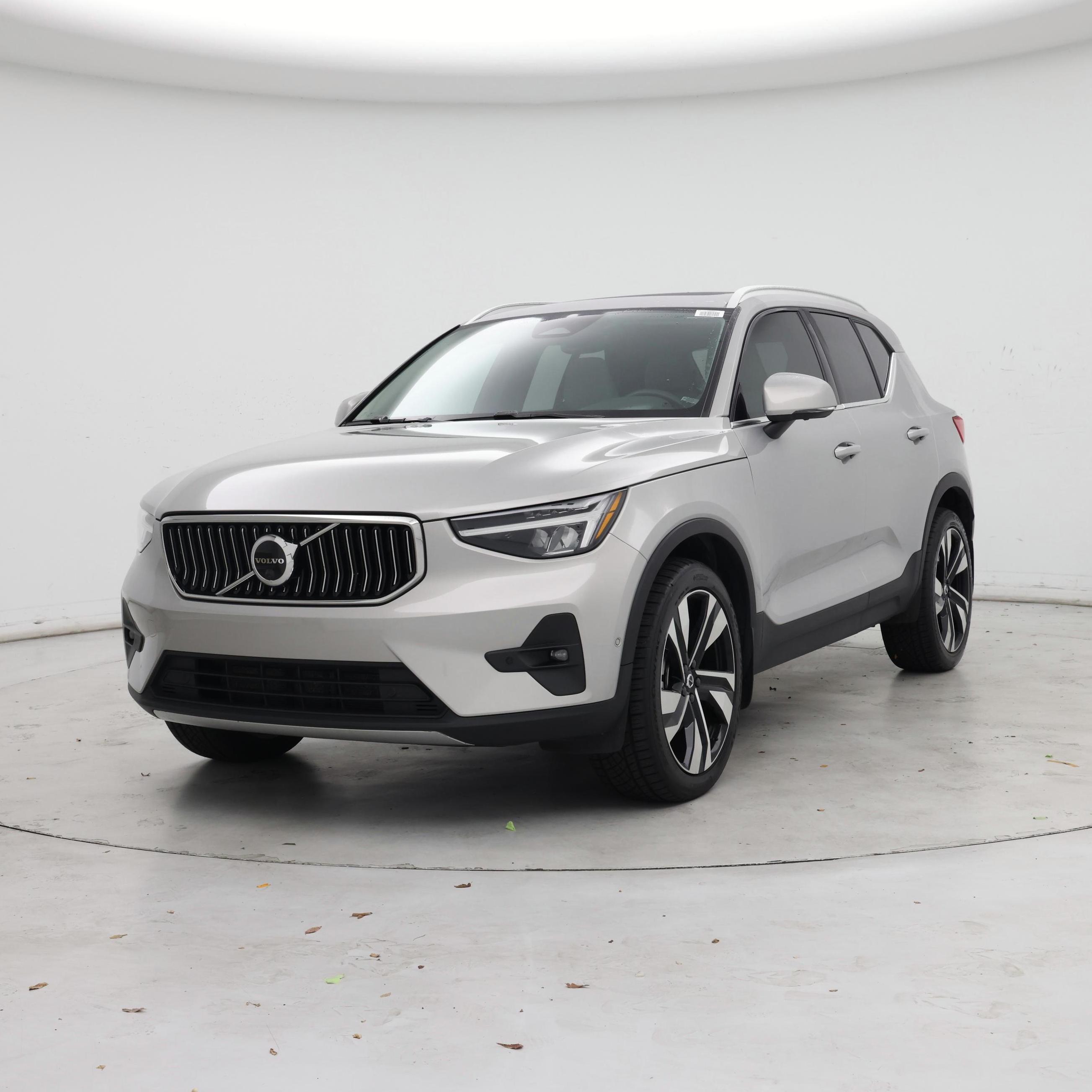 Thumbnail: 2023 Volvo XC40 - 4