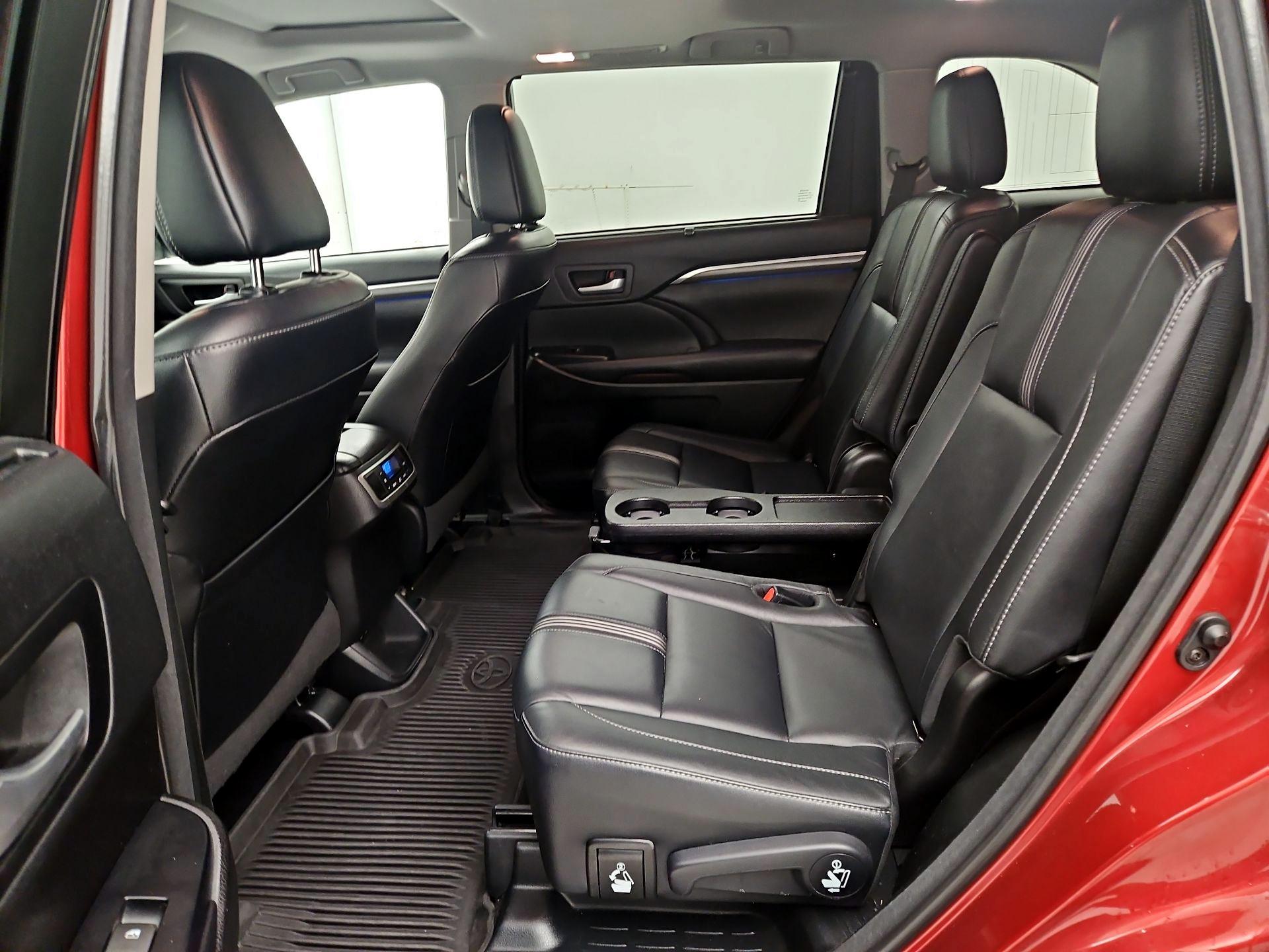 Thumbnail: 2017 Toyota Highlander - 19