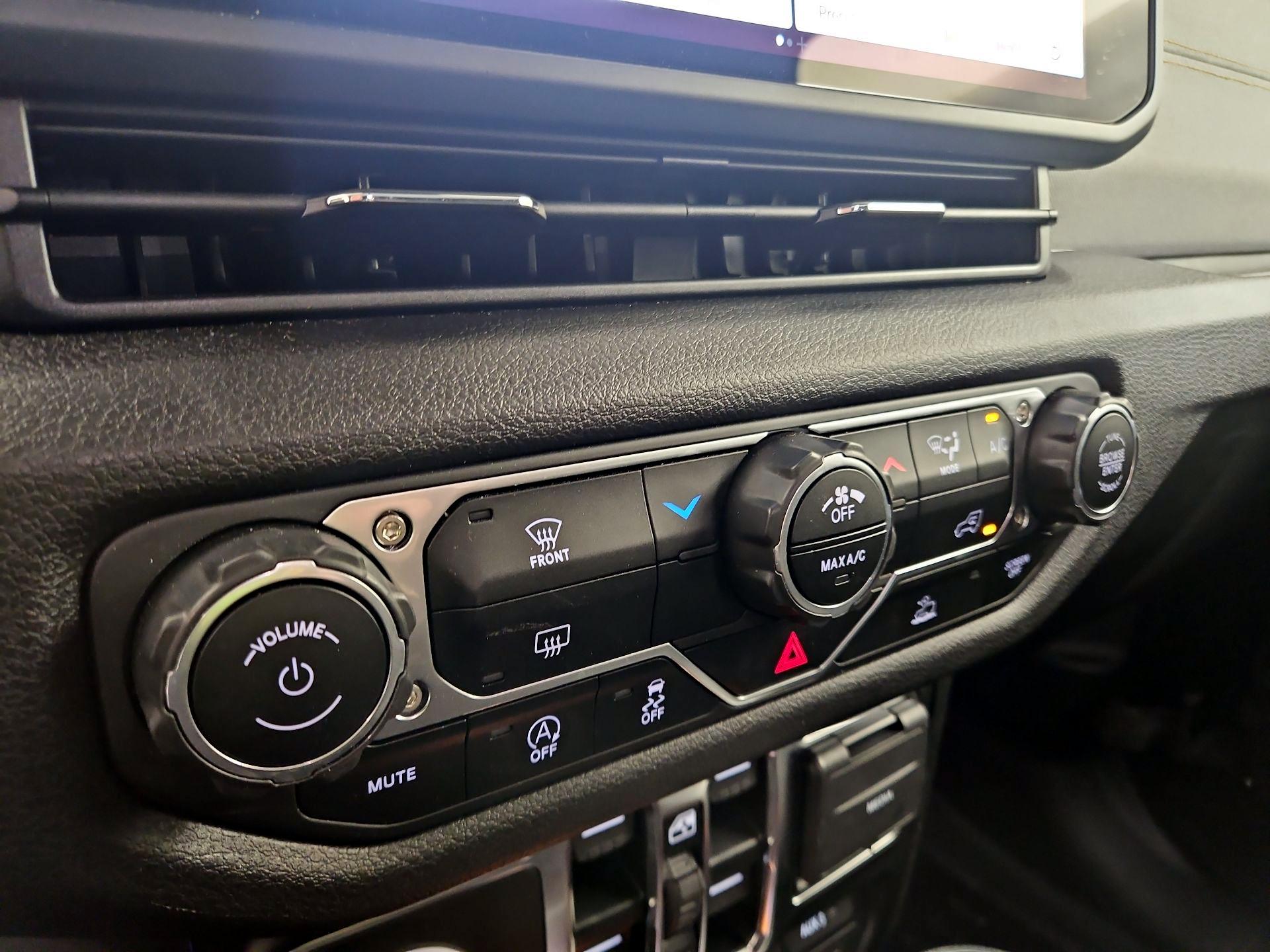 Thumbnail: 2024 Jeep Gladiator - 16