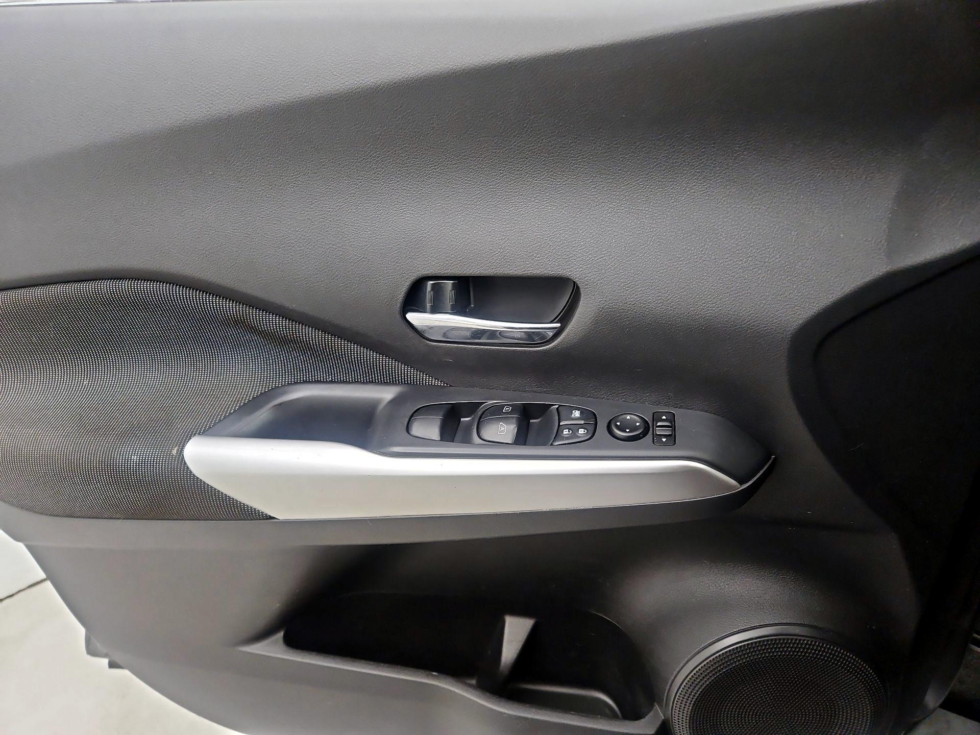 Thumbnail: 2019 Nissan Kicks - 12